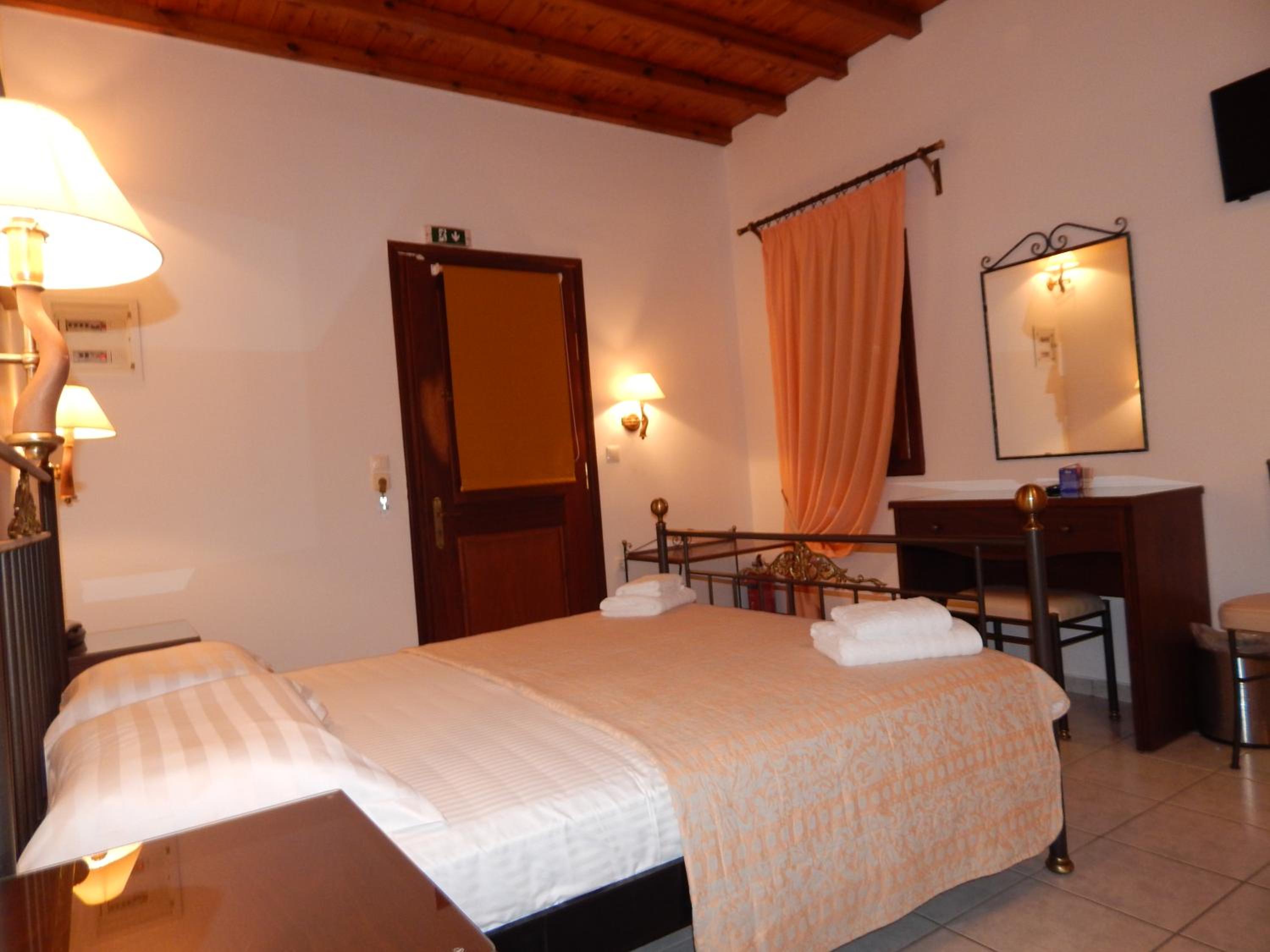 Tinos Suites & Apartments