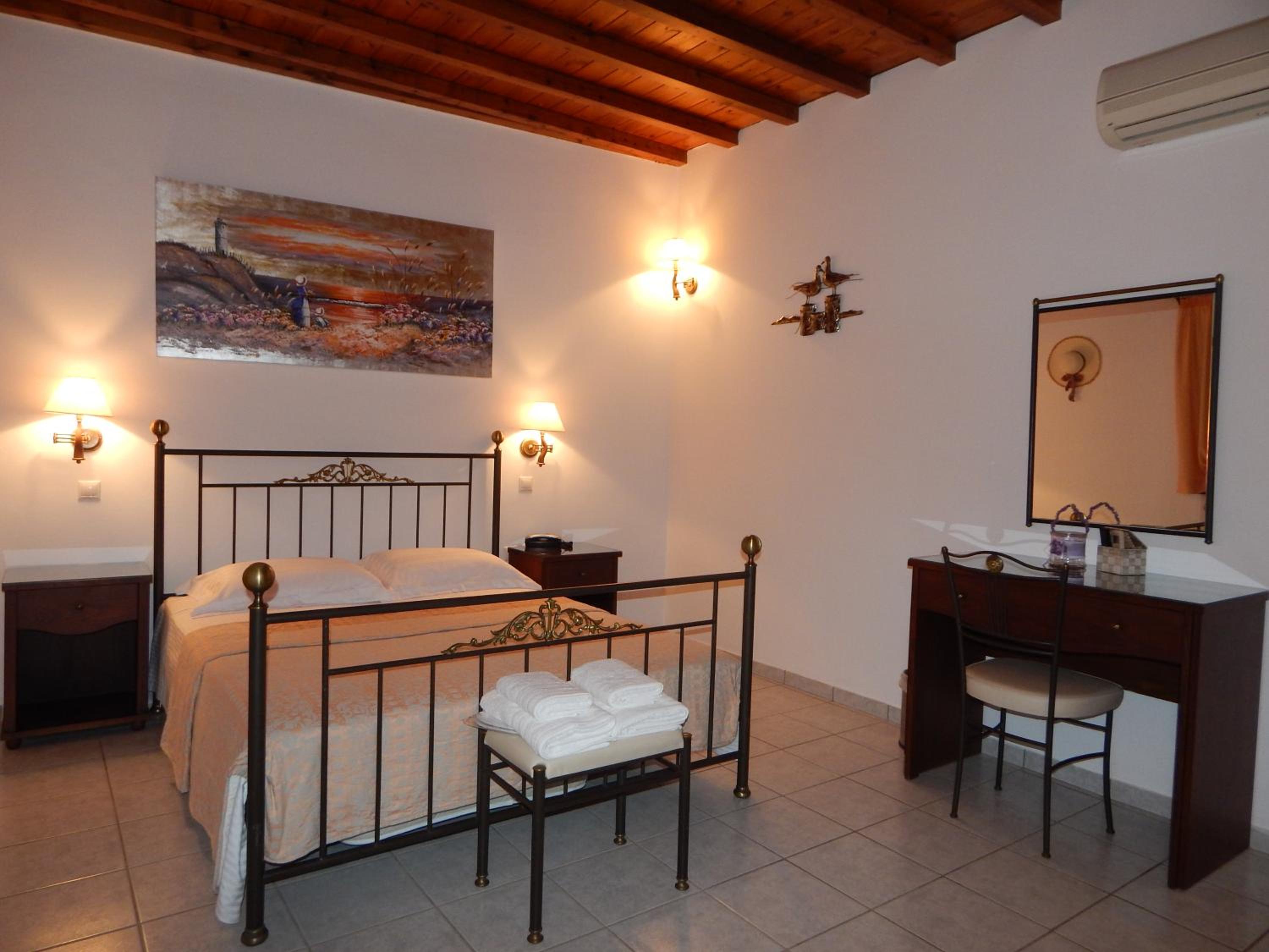 Tinos Suites & Apartments