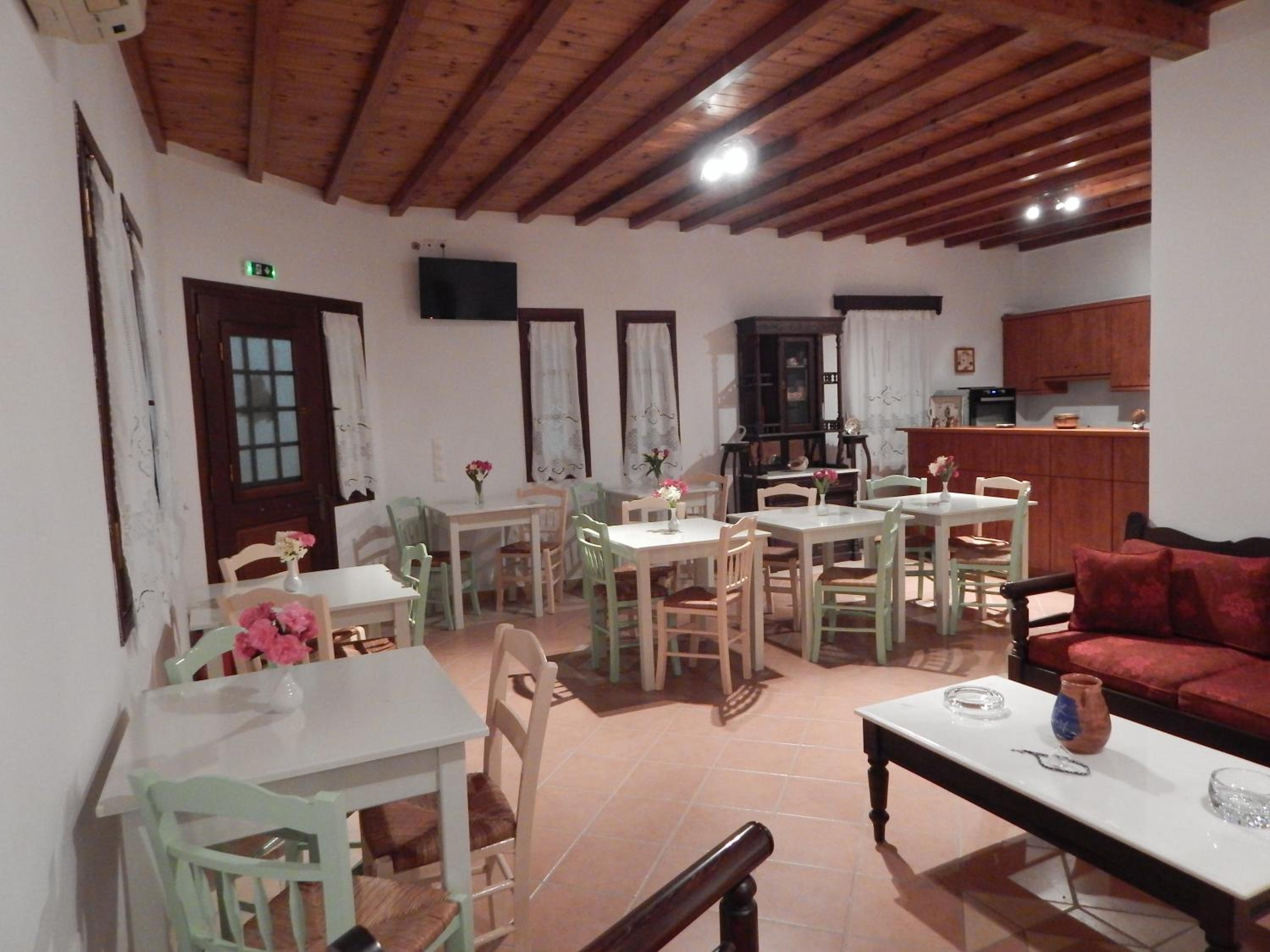 Tinos Suites & Apartments