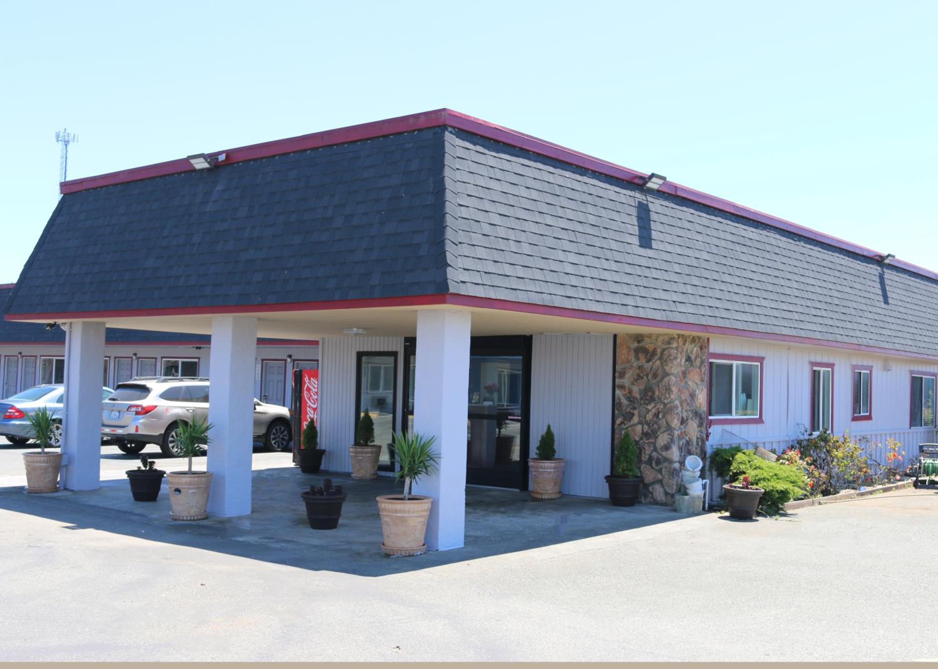 Crescent City Vacations - Westward Inn - Property Image 1