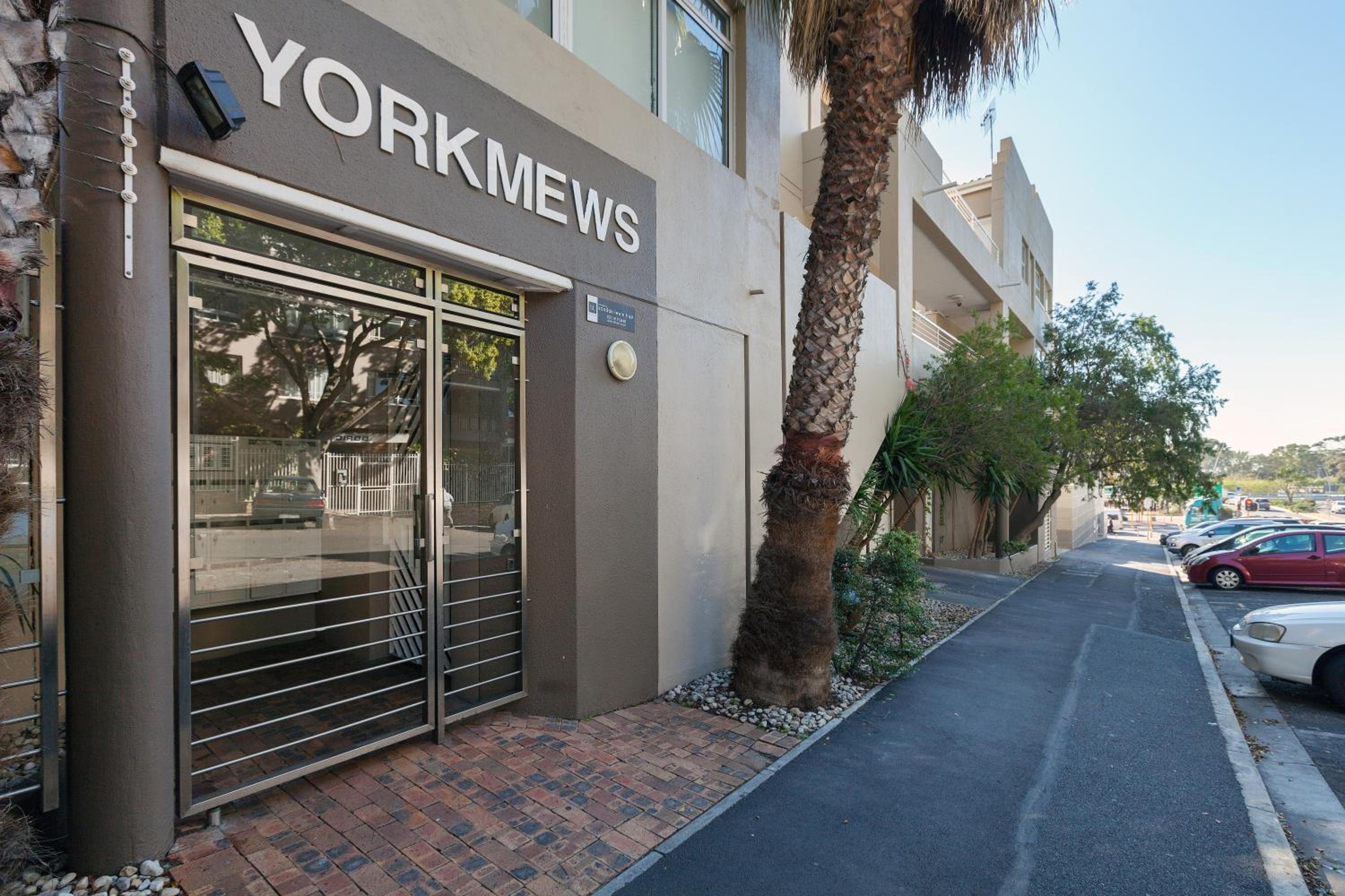 York Mews 14 by CTHA