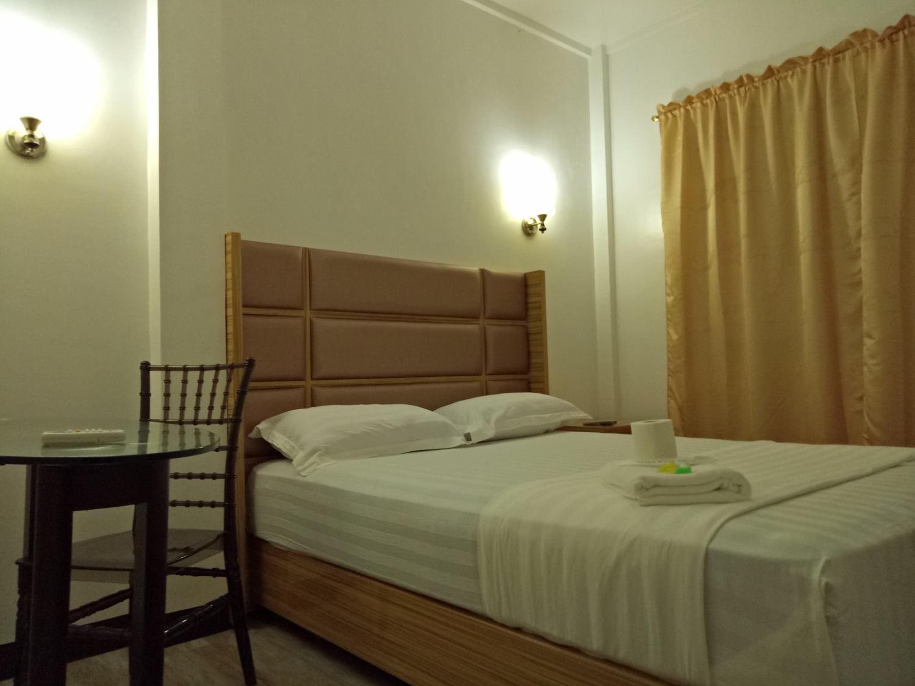 Meaco Hotel - Anilao