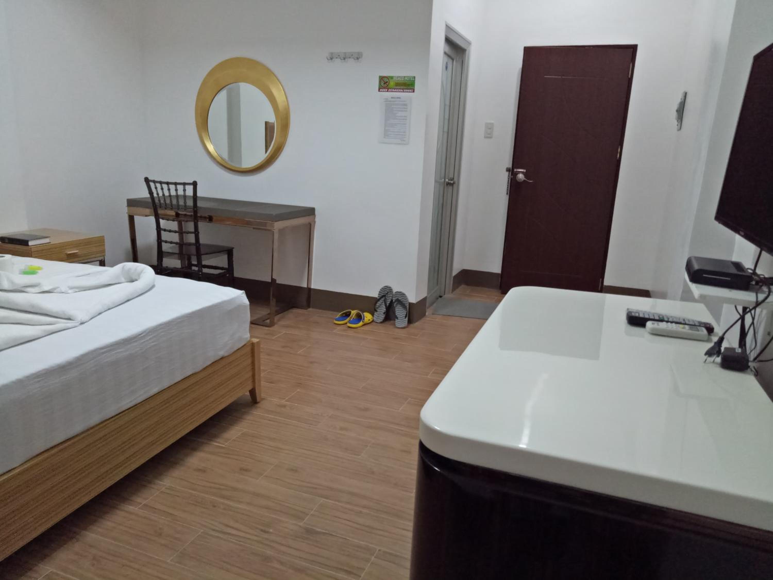 Meaco Hotel - Anilao
