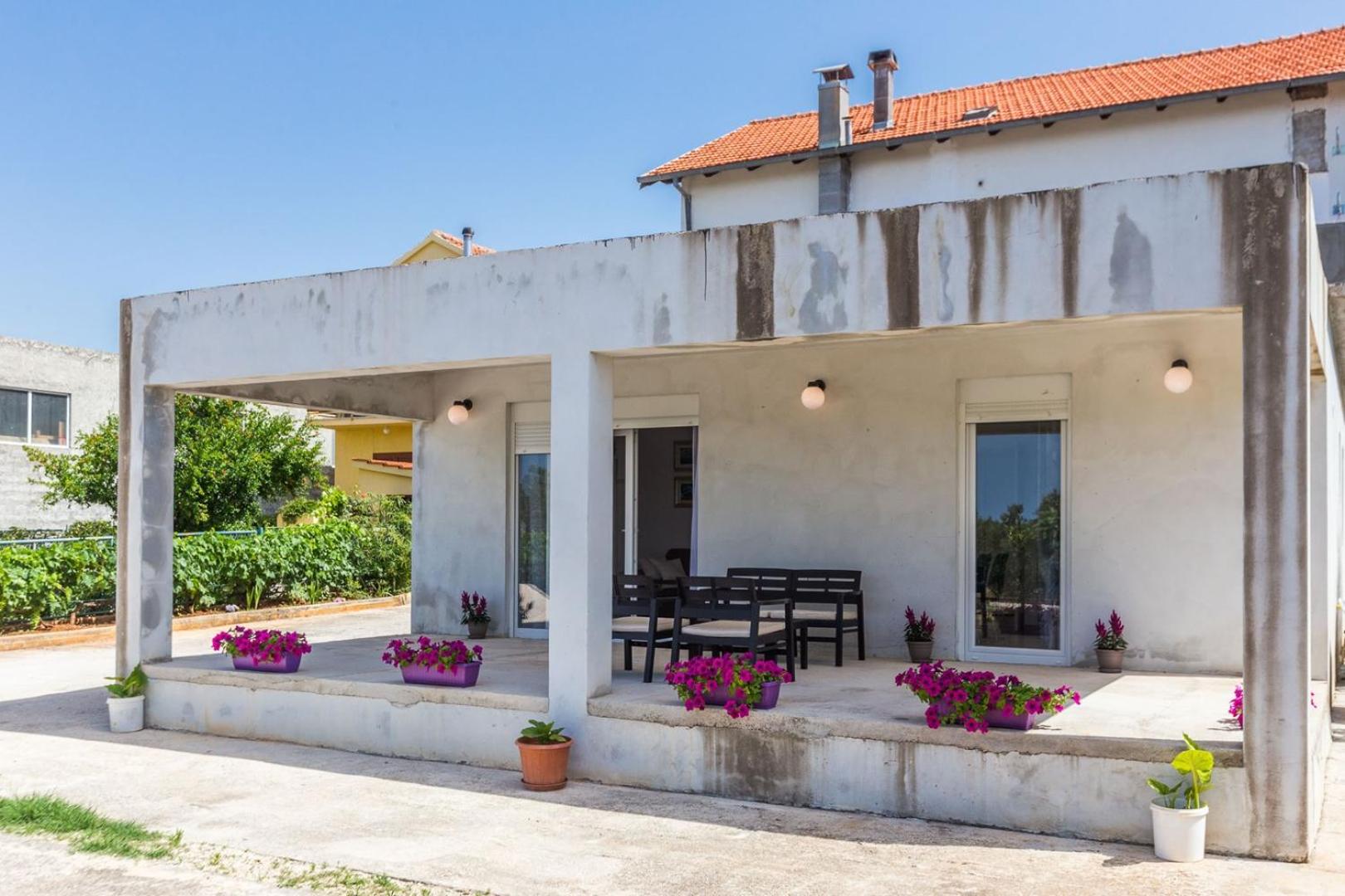 Topalli Apartments