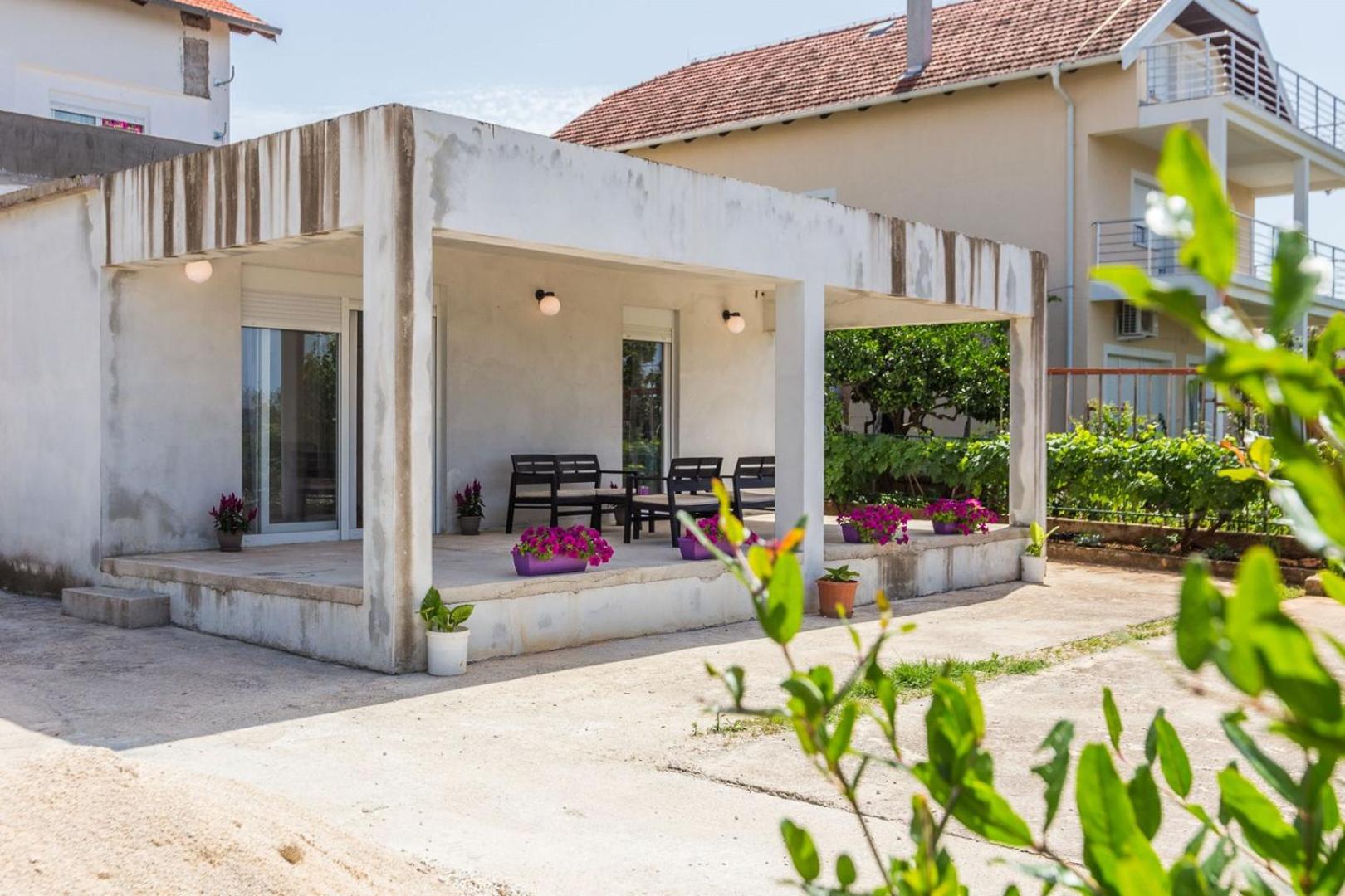 Topalli Apartments