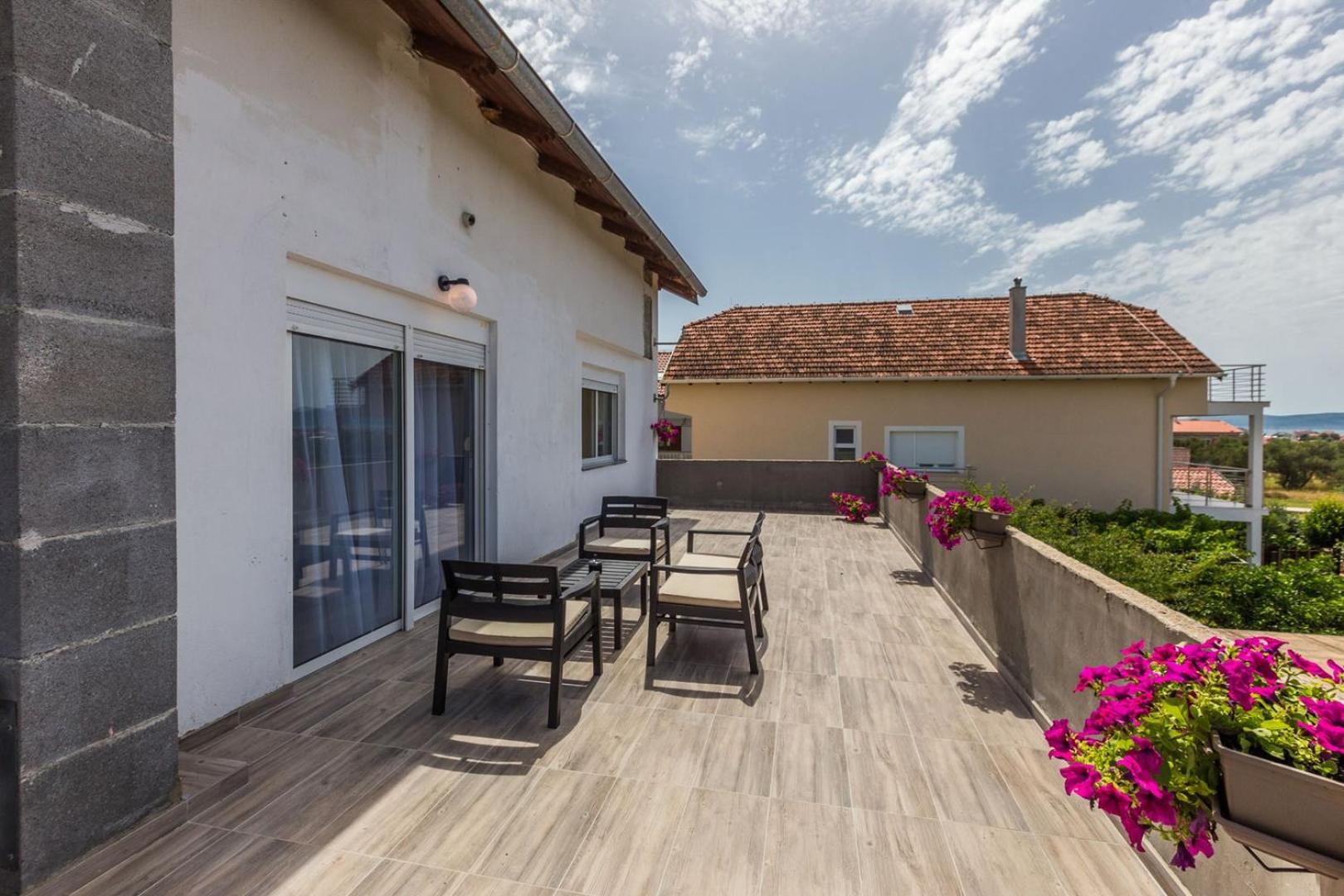 Topalli Apartments