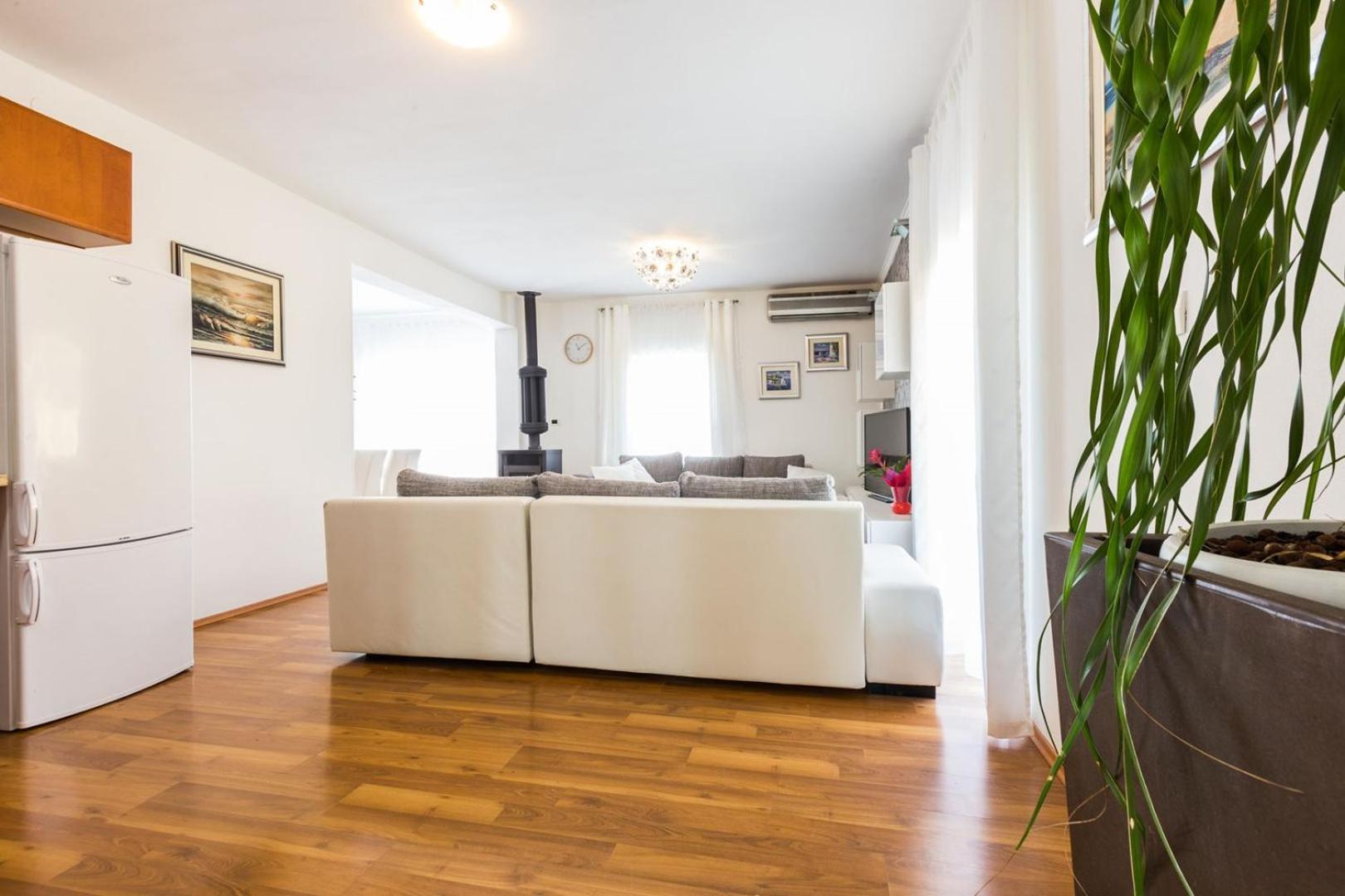 Topalli Apartments