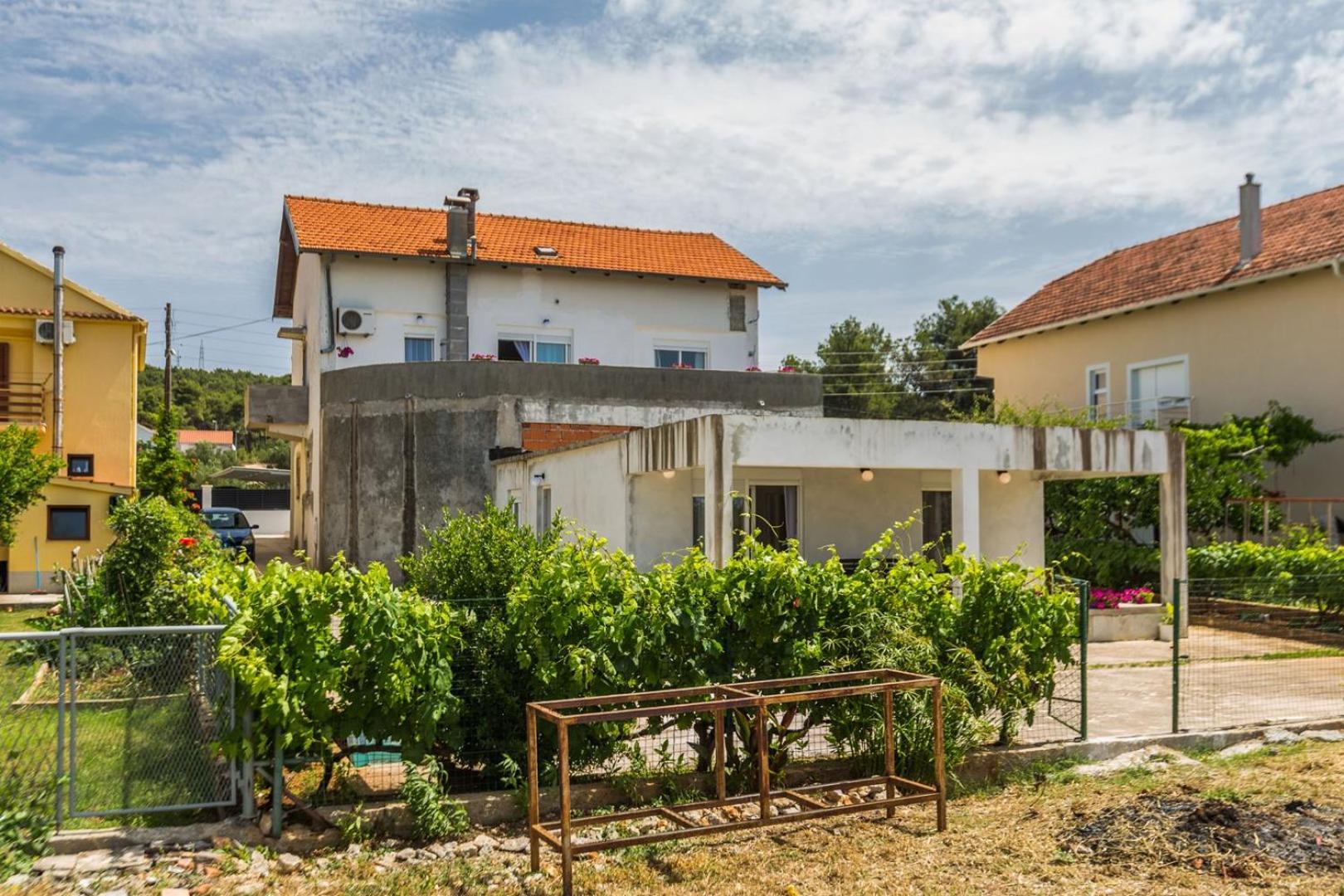 Topalli Apartments
