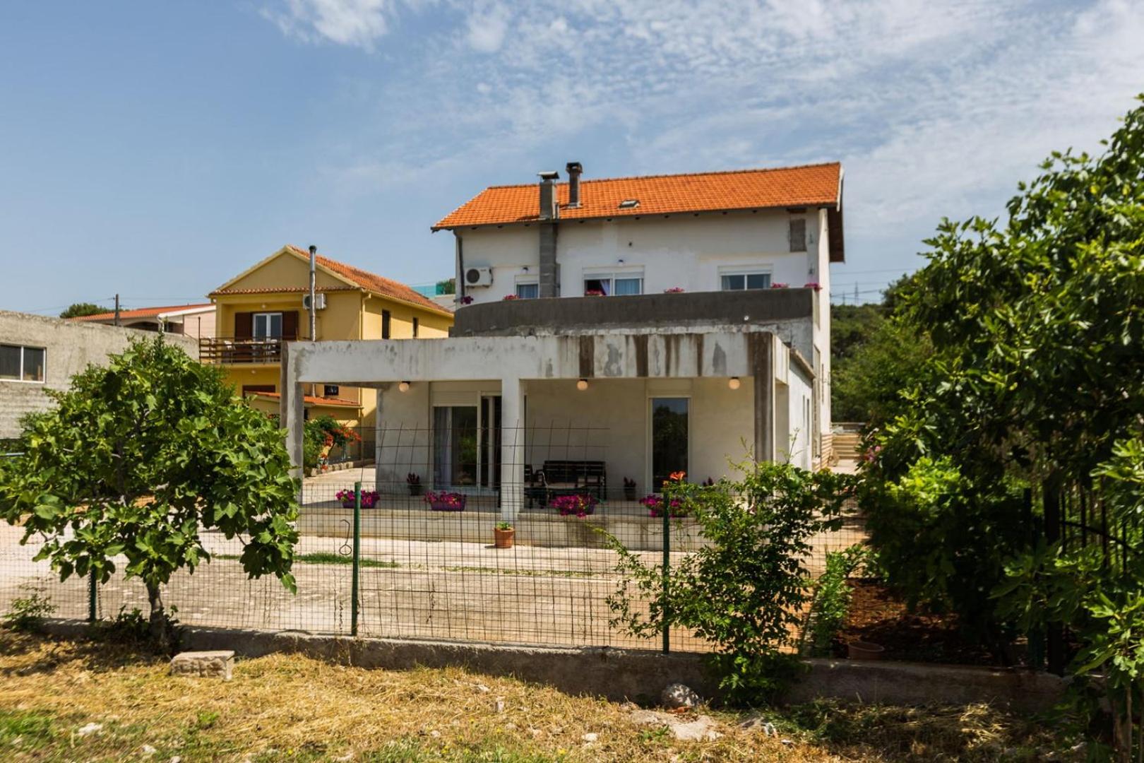 Topalli Apartments