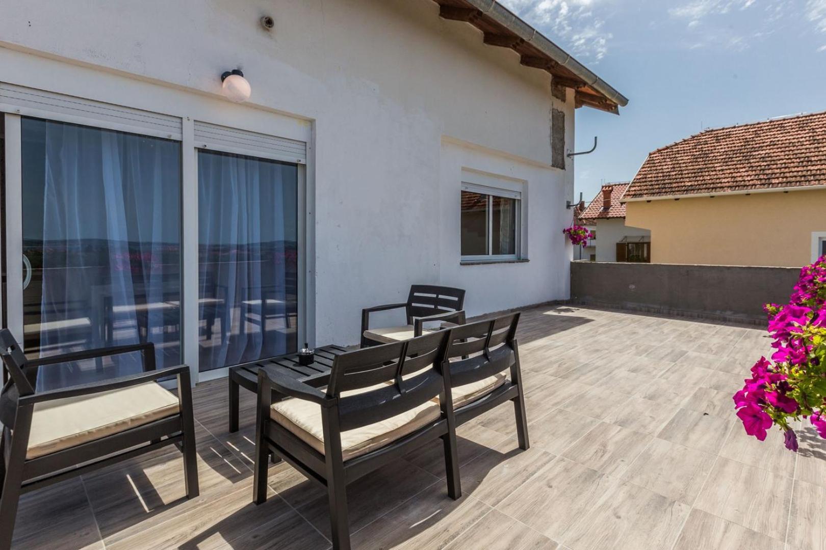 Topalli Apartments