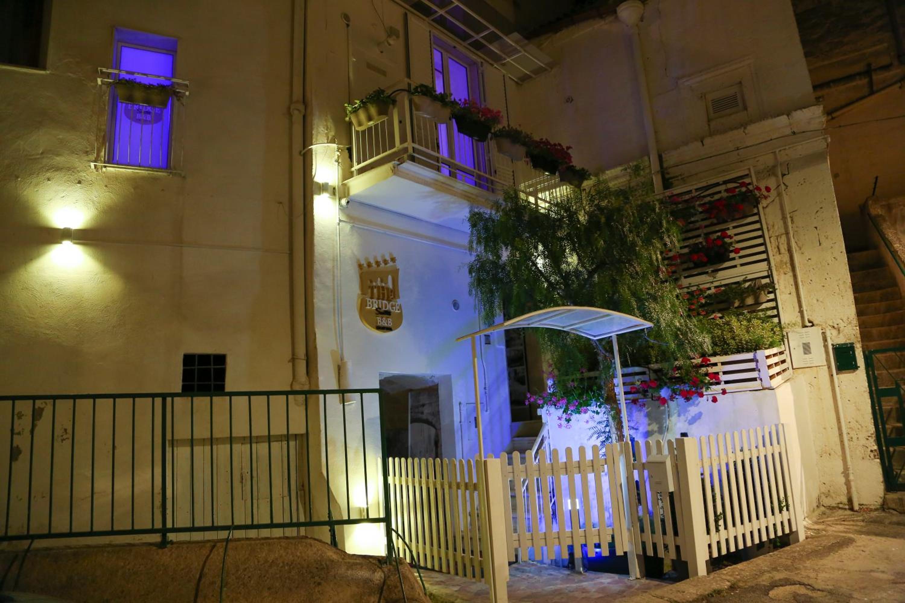 Hotel The Bridge Suites - Image 1