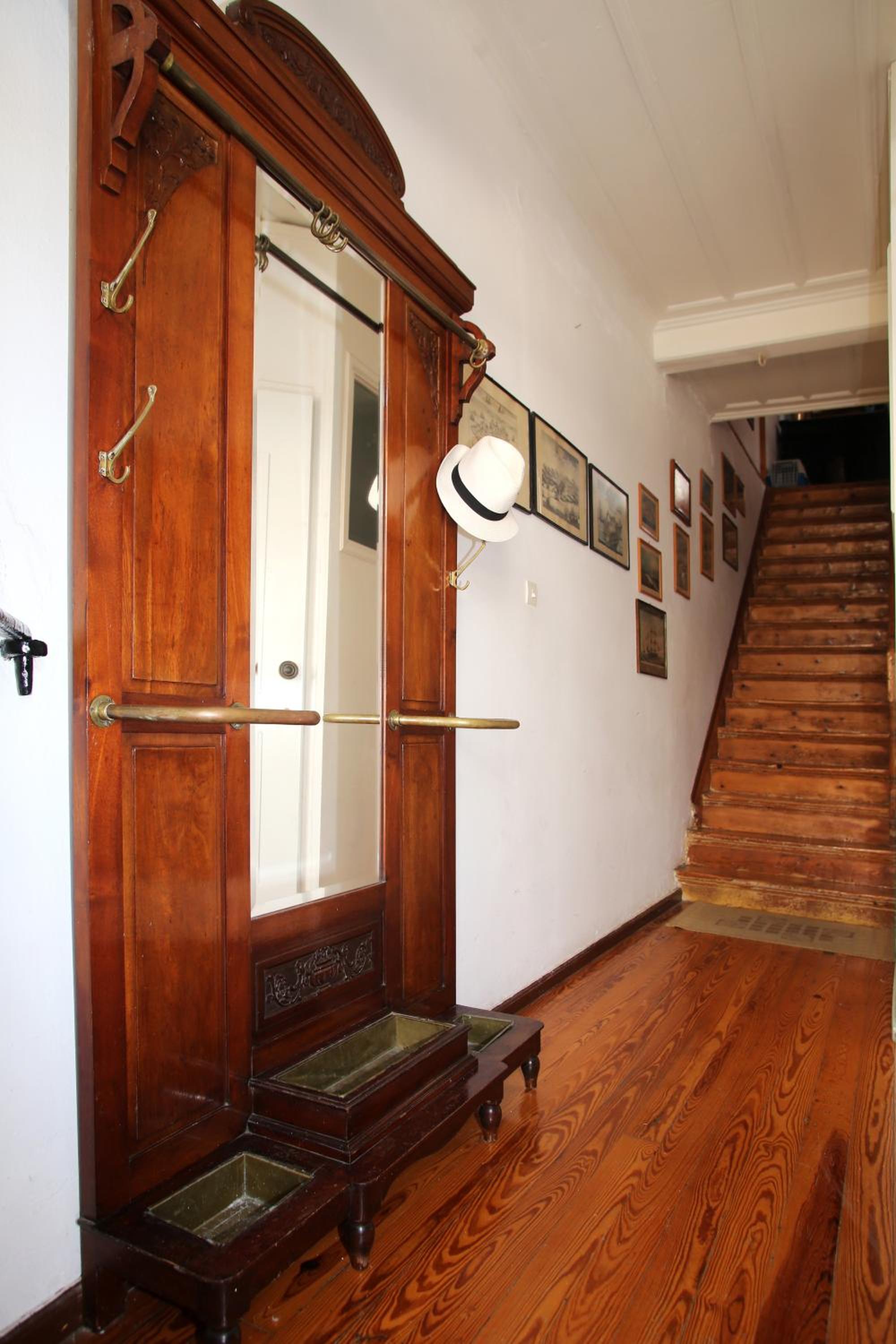 Traditional House view 5