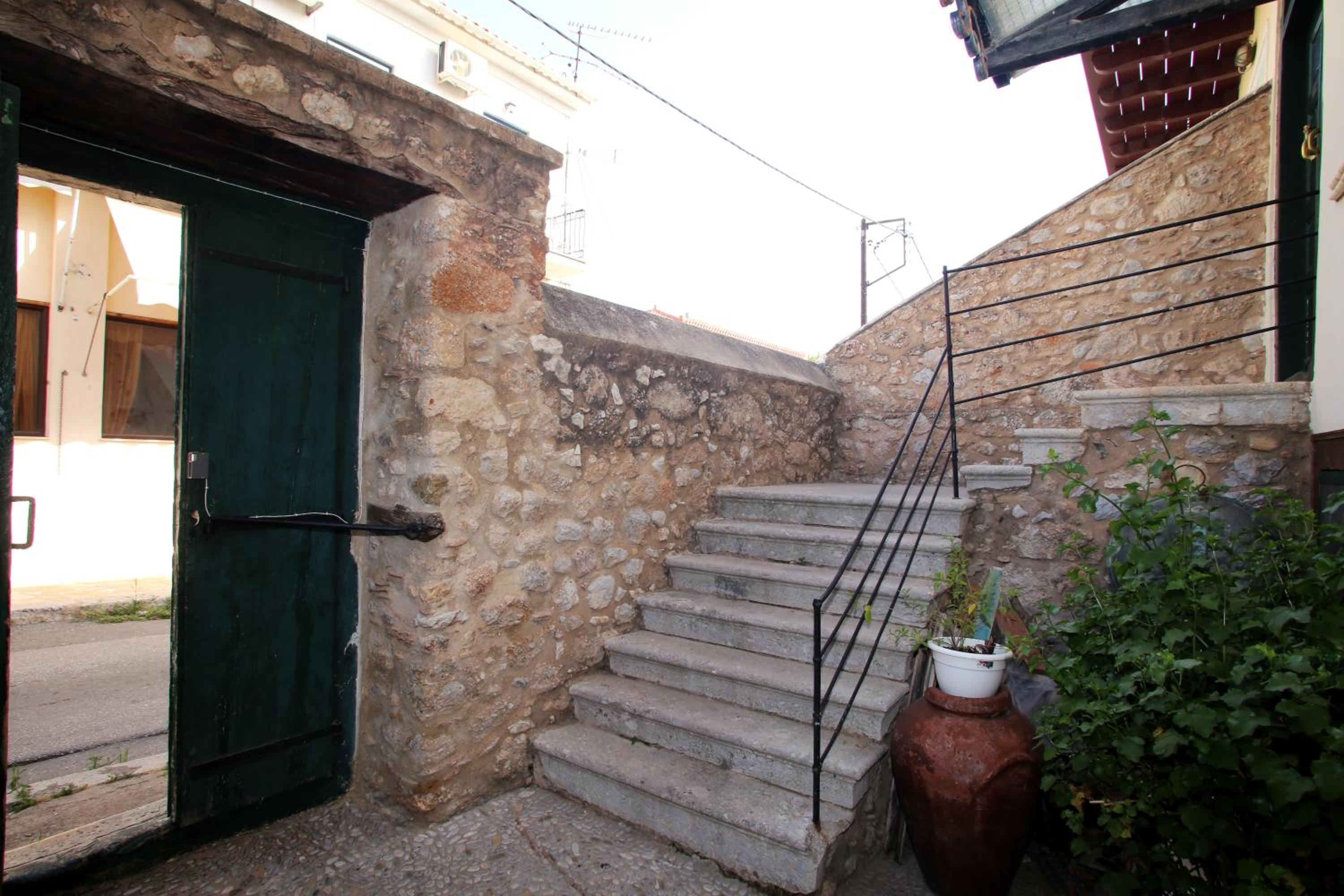 Traditional House view 4