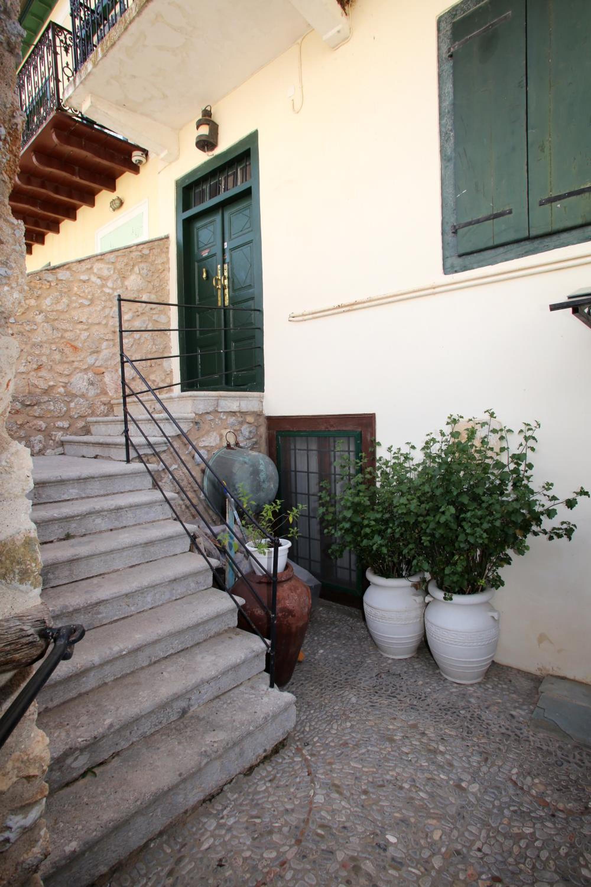 Traditional House view 3