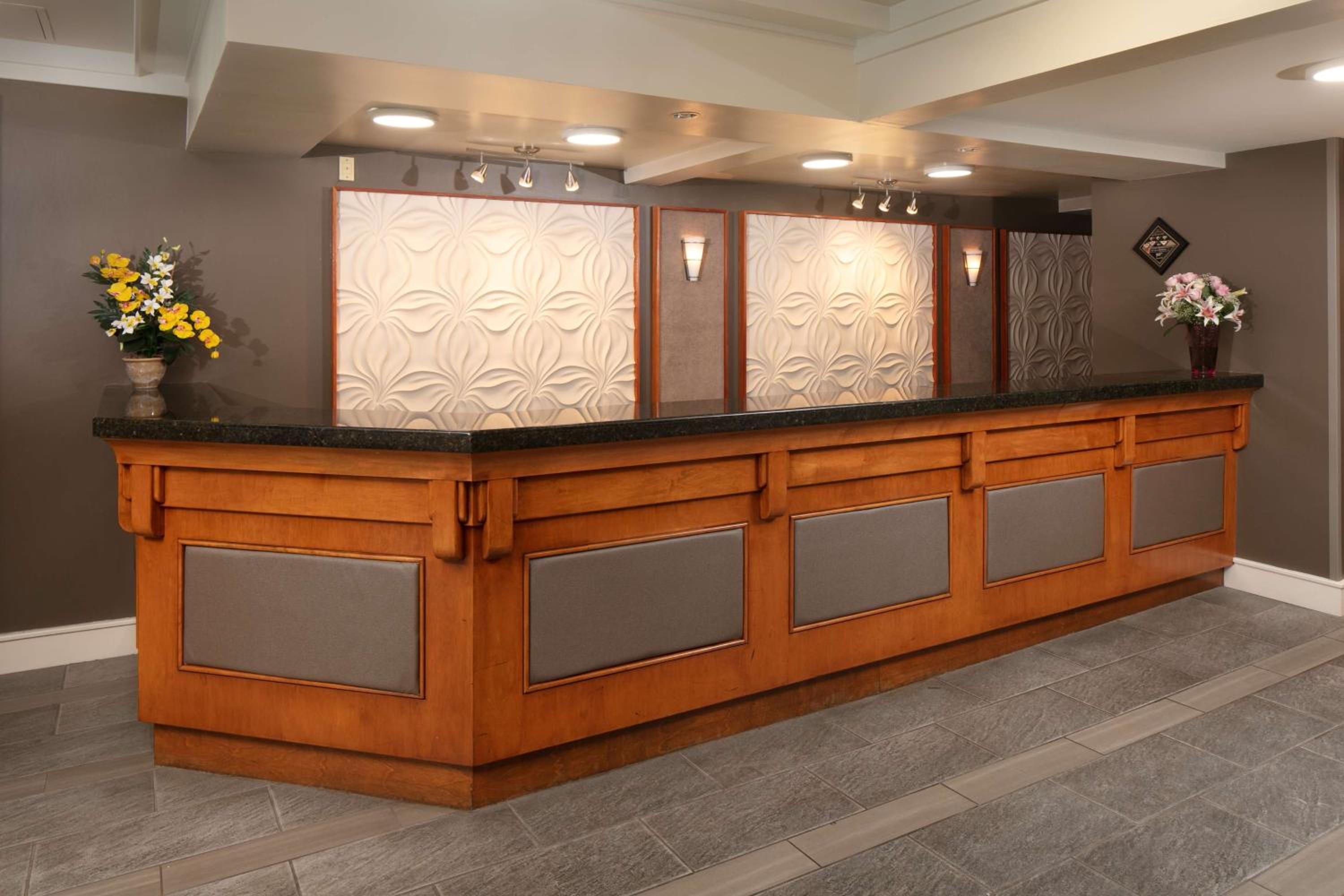 Red Lion Hotel Bellevue - Property Image 3