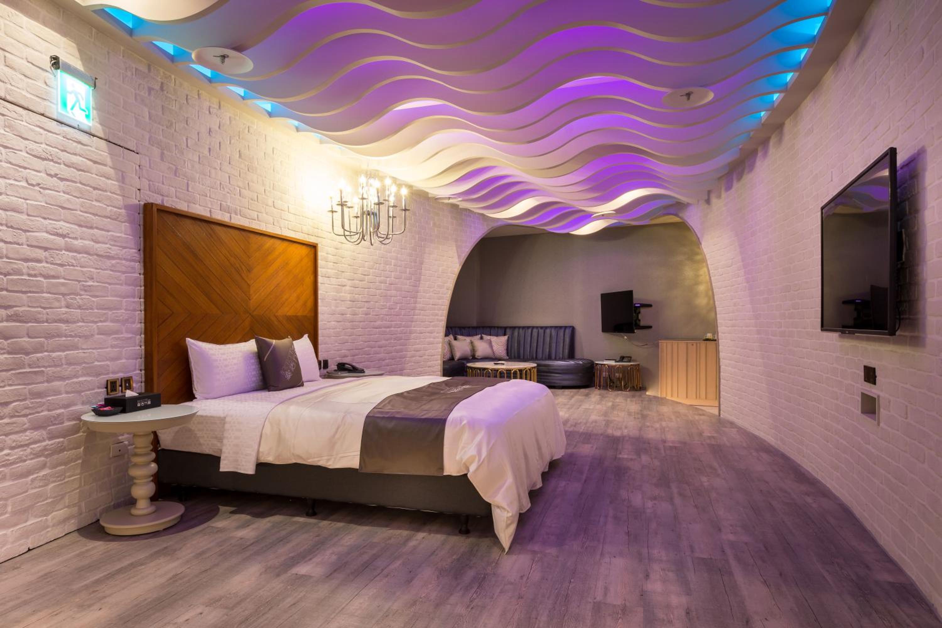Icolour Villa Motel