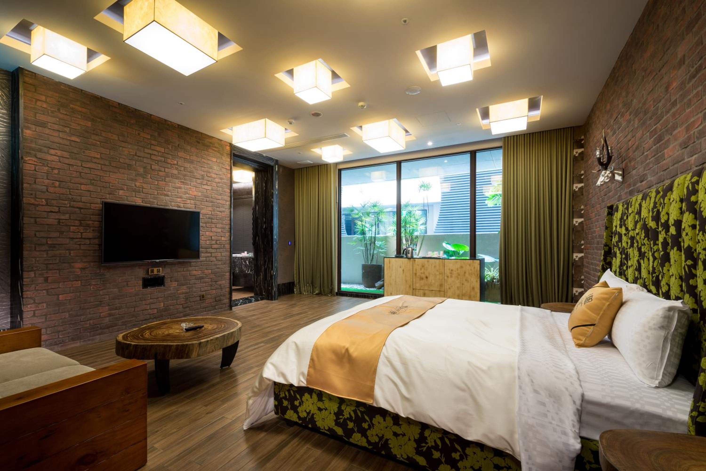 Icolour Villa Motel
