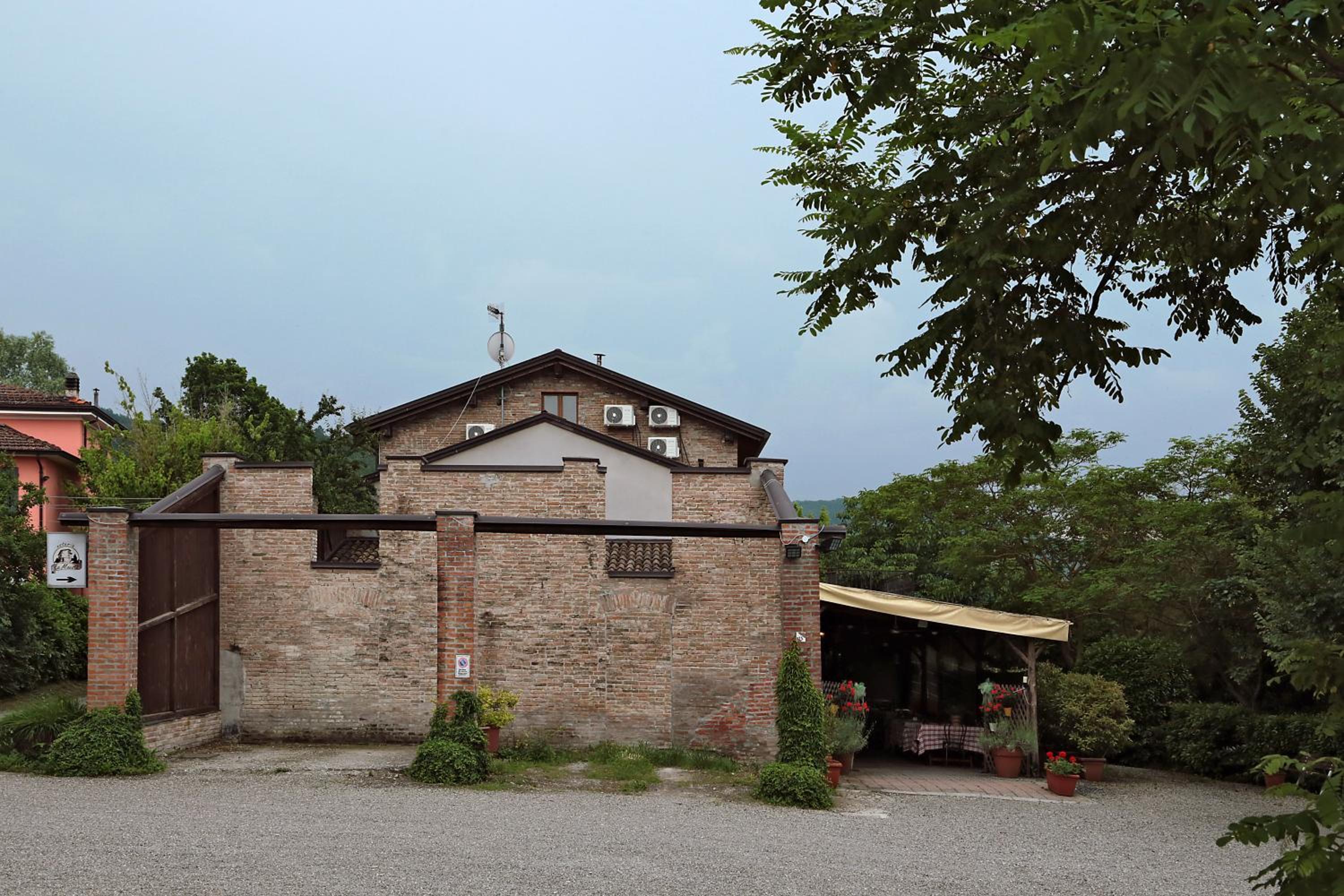 LA MAESTA' view 3