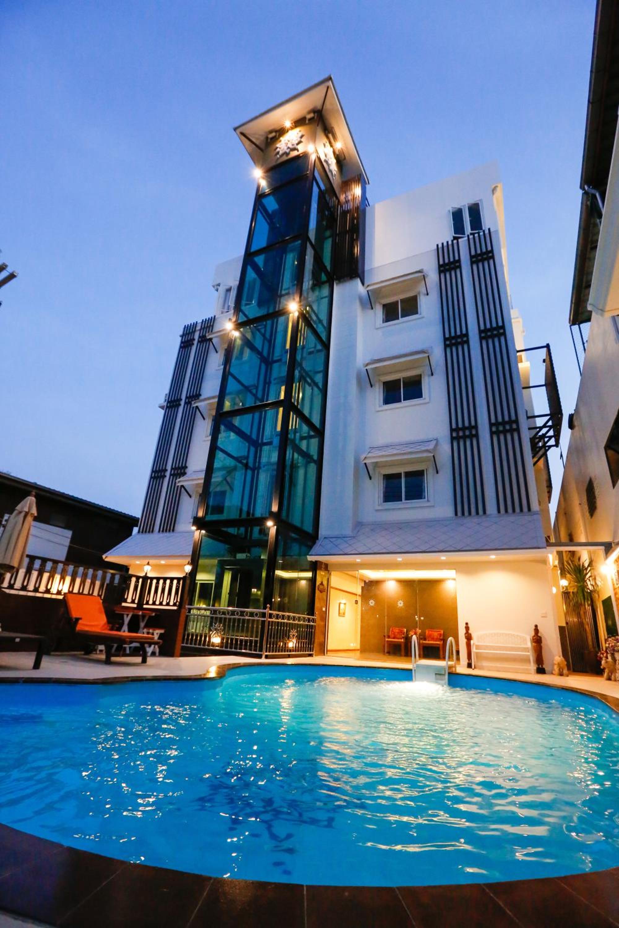 Hua Hin White Villa Hotel - SHA Certified