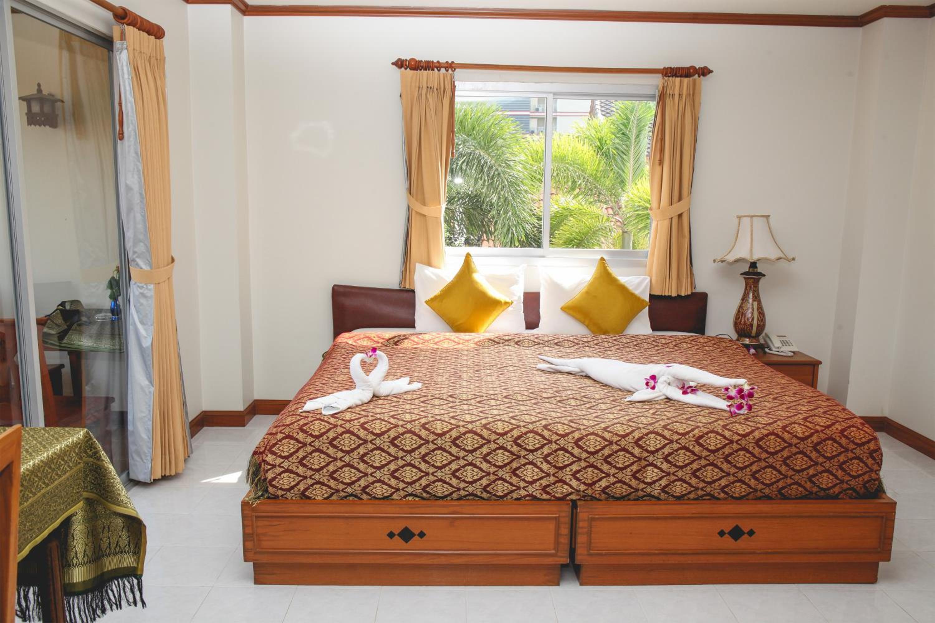 Hua Hin White Villa Hotel - SHA Certified