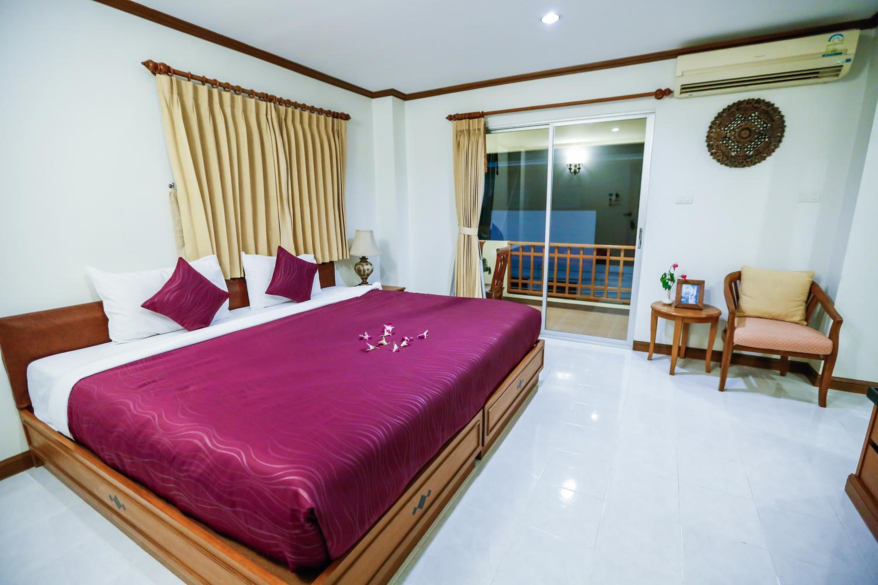 Hua Hin White Villa Hotel - SHA Certified