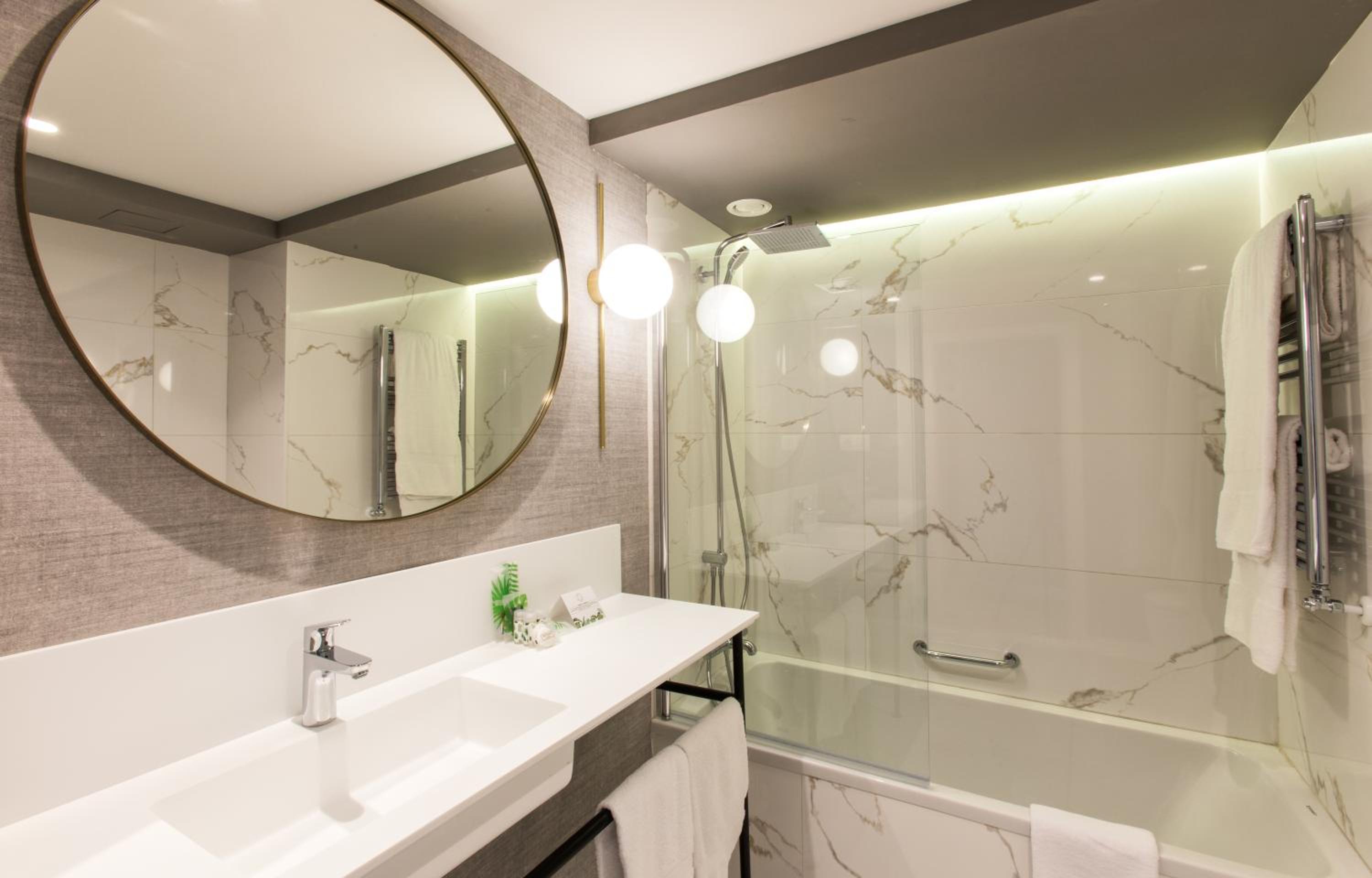 Hotel Riazor en A Coruña — bathroom