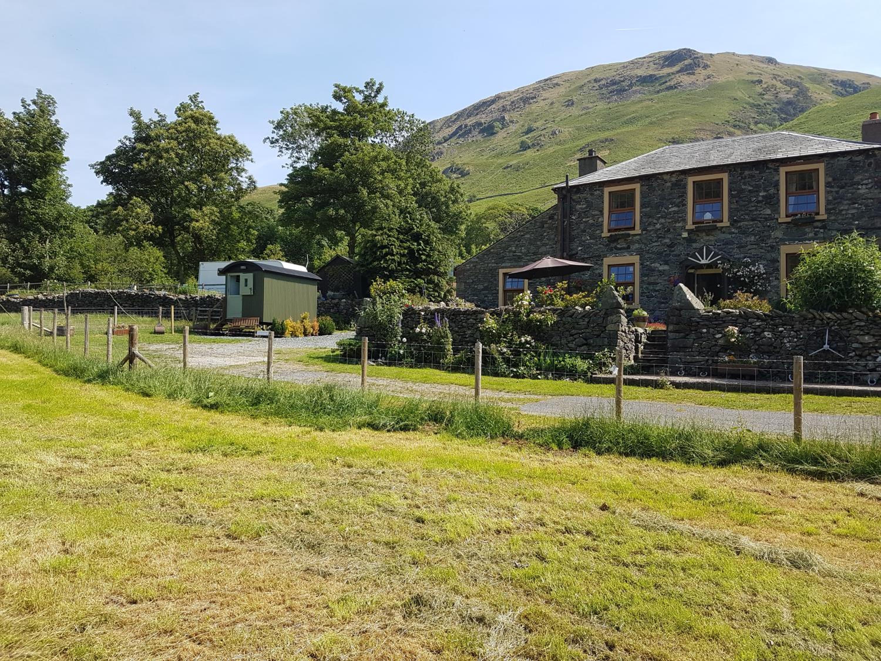 Shepherds hut Dolly wagon view 4