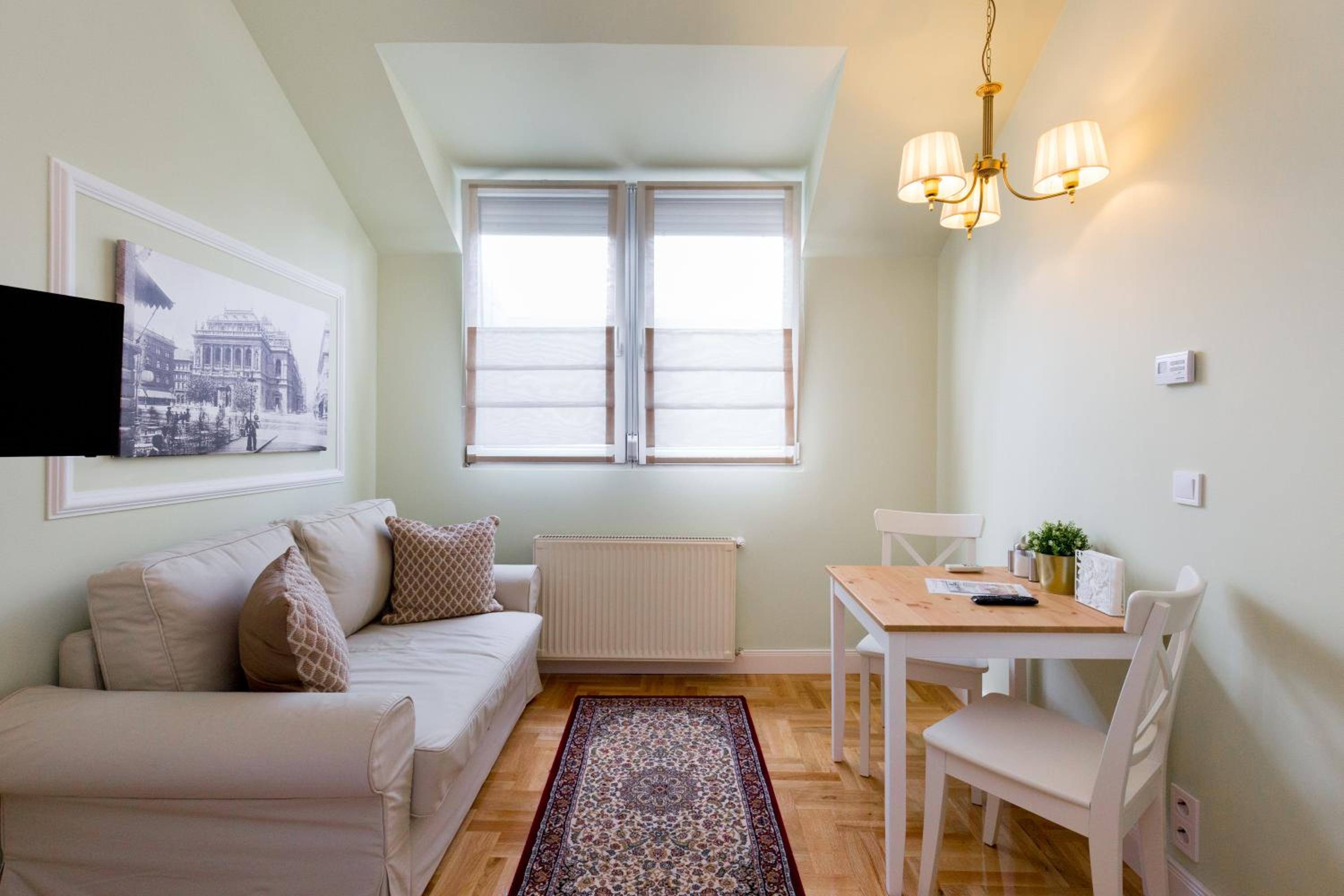 Roland Apartments