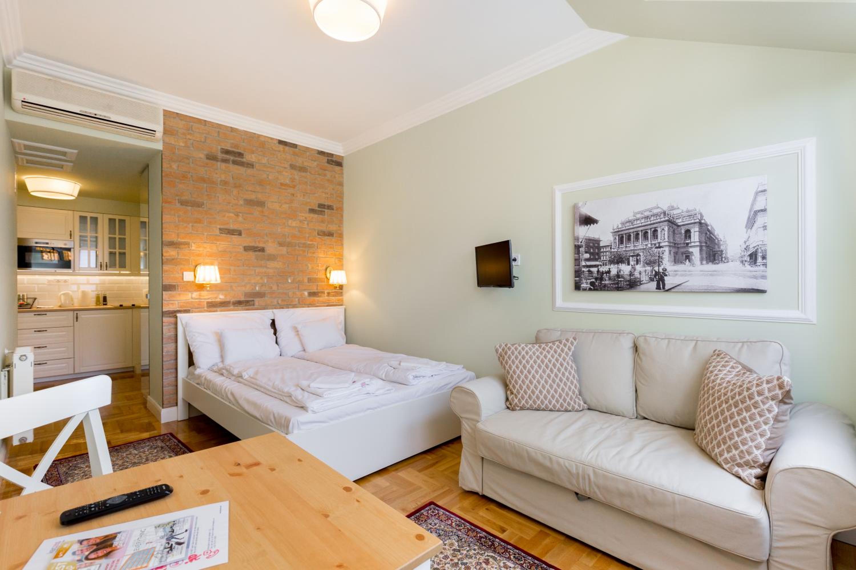 Roland Apartments