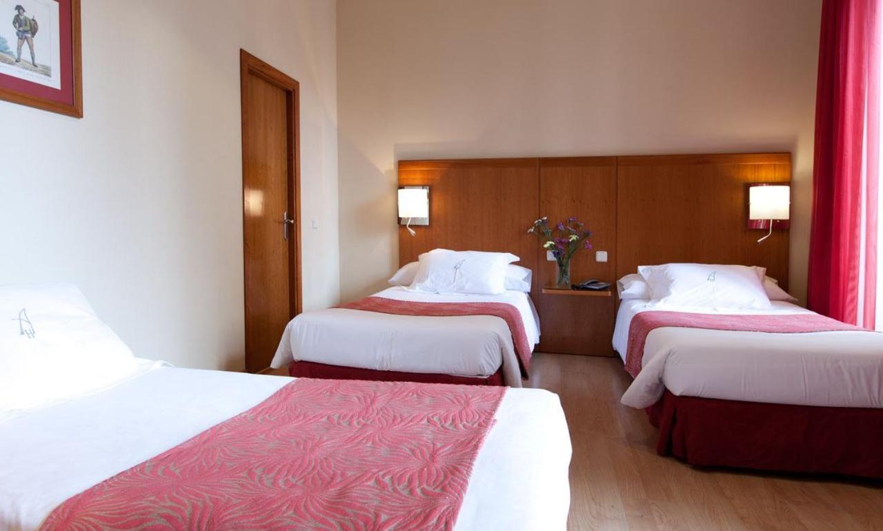 Ateneo Puerta del Sol en Madrid — bedroom