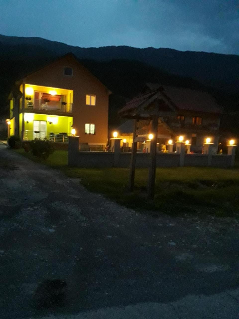 Photo 33