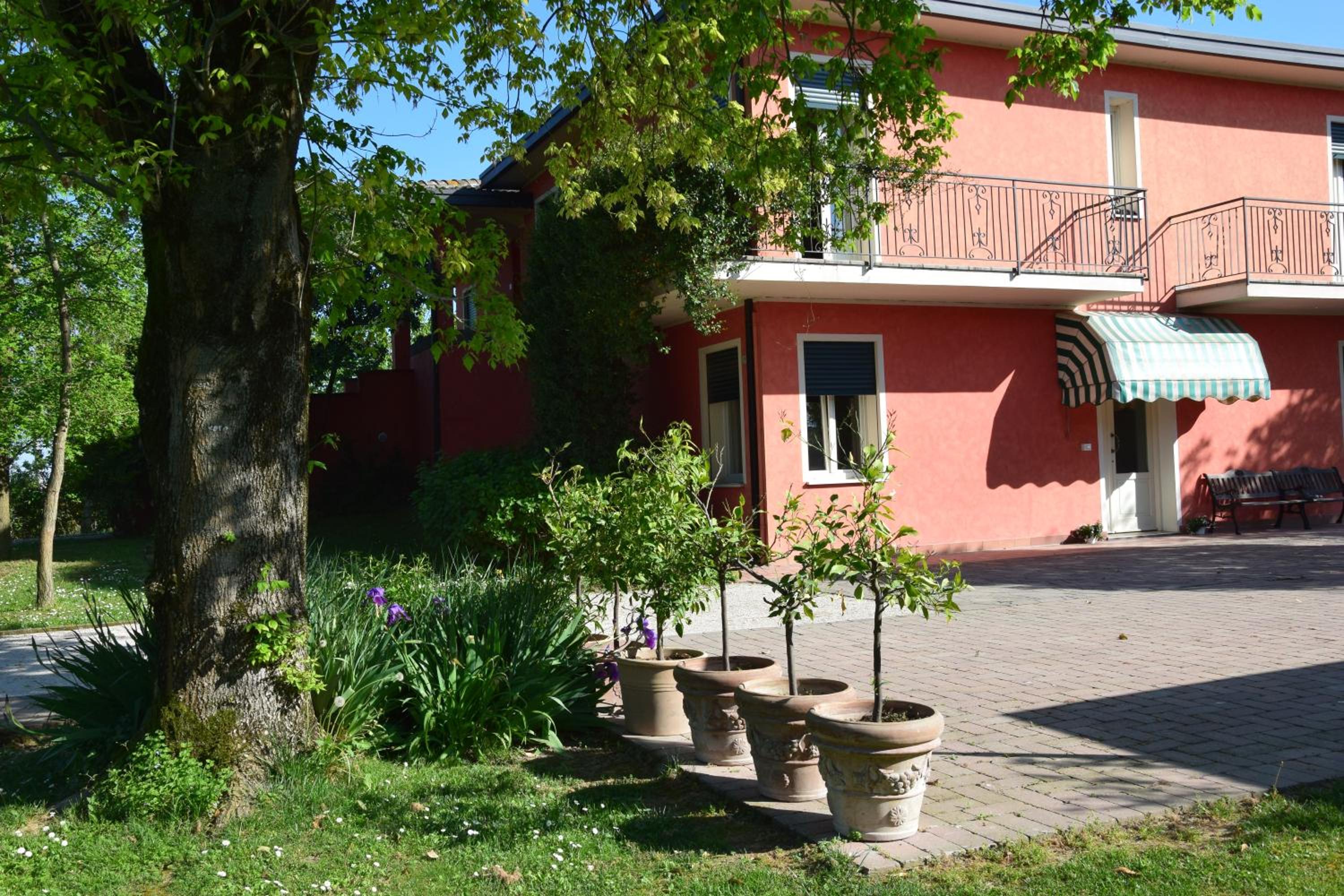 GINEVRA'S COUNTRY HOME