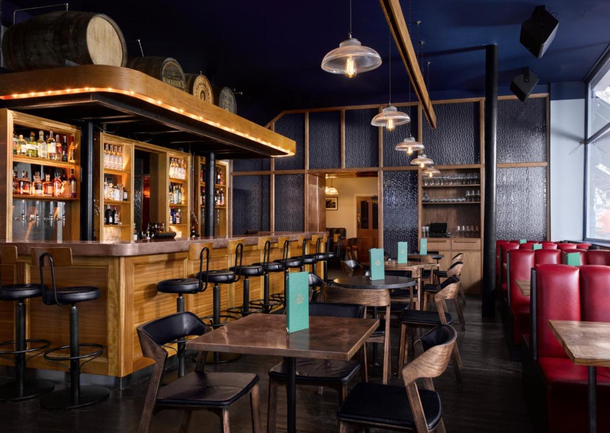 bar
