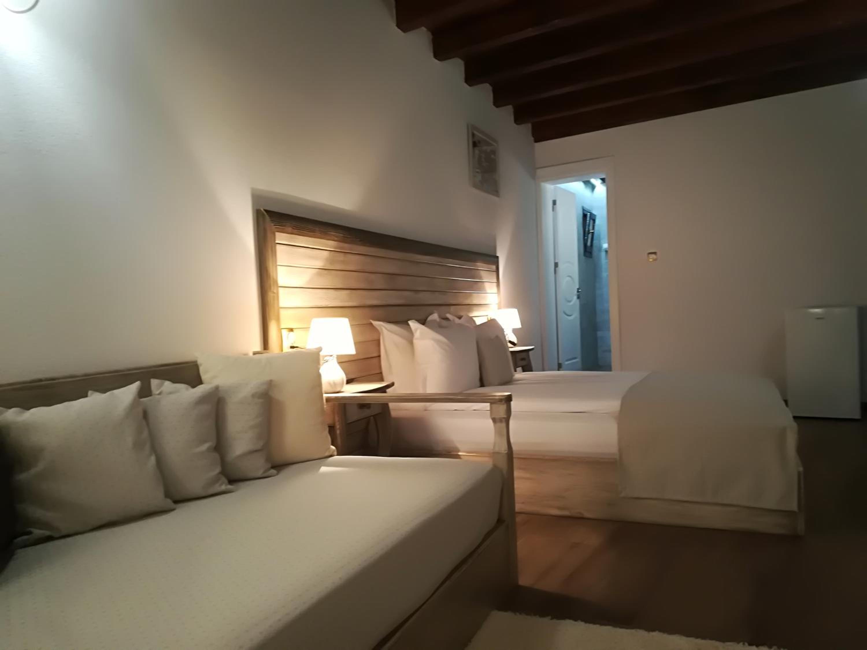 Manoleva House