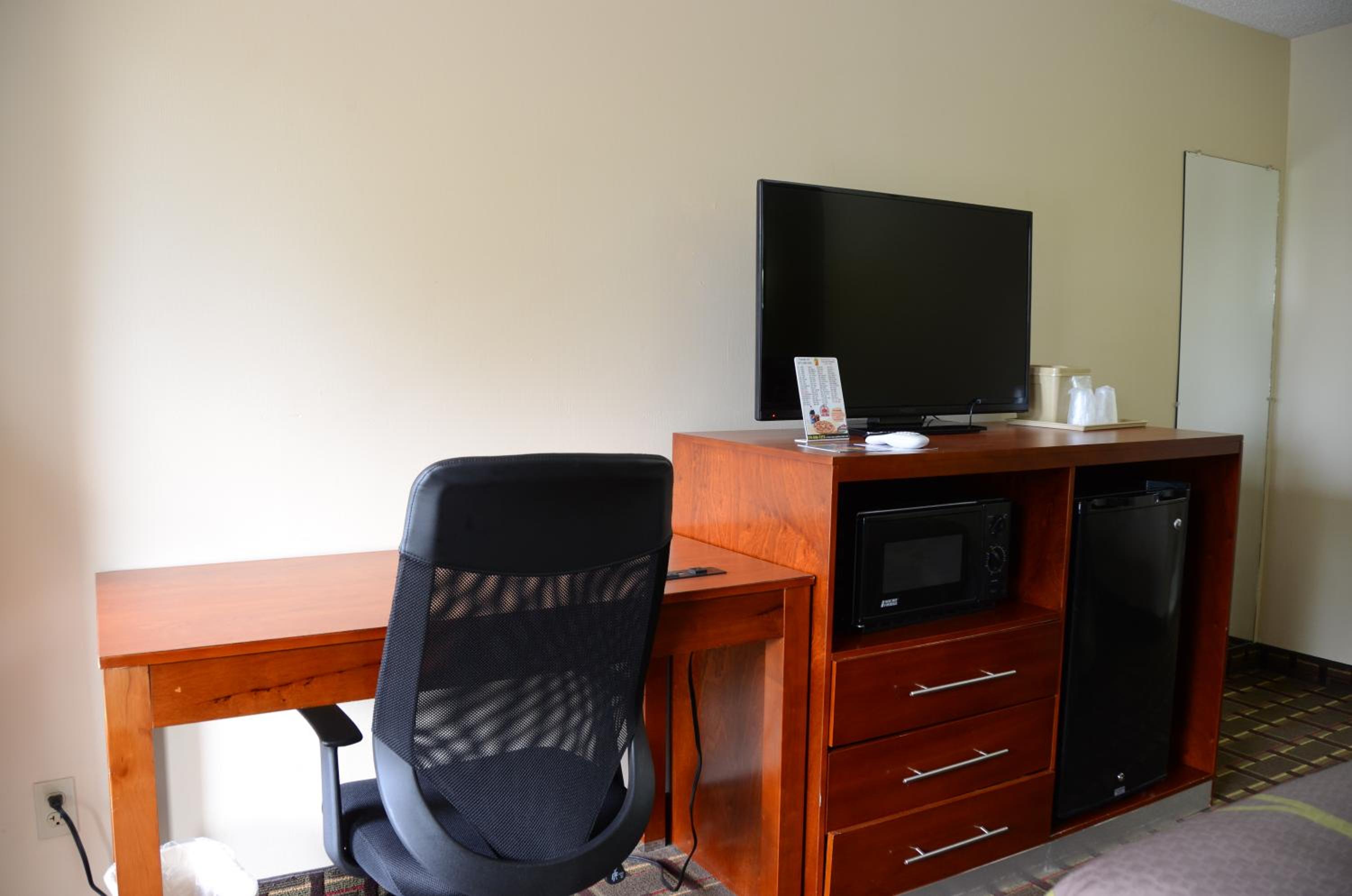 Franklin Vacations - Super 8 by Wyndham Franklin Hwy 31 - Property Image 16