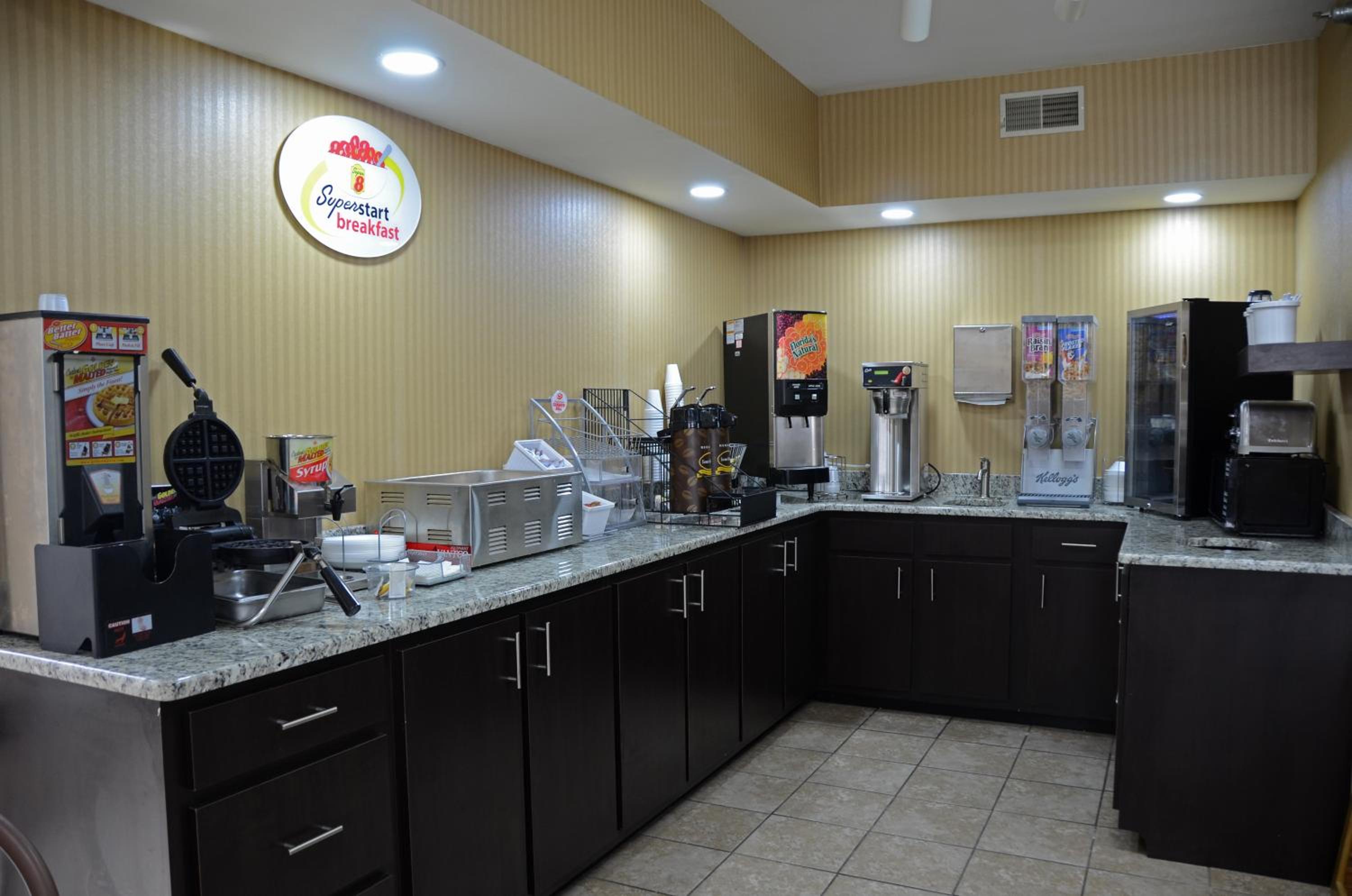 Franklin Vacations - Super 8 by Wyndham Franklin Hwy 31 - Property Image 15