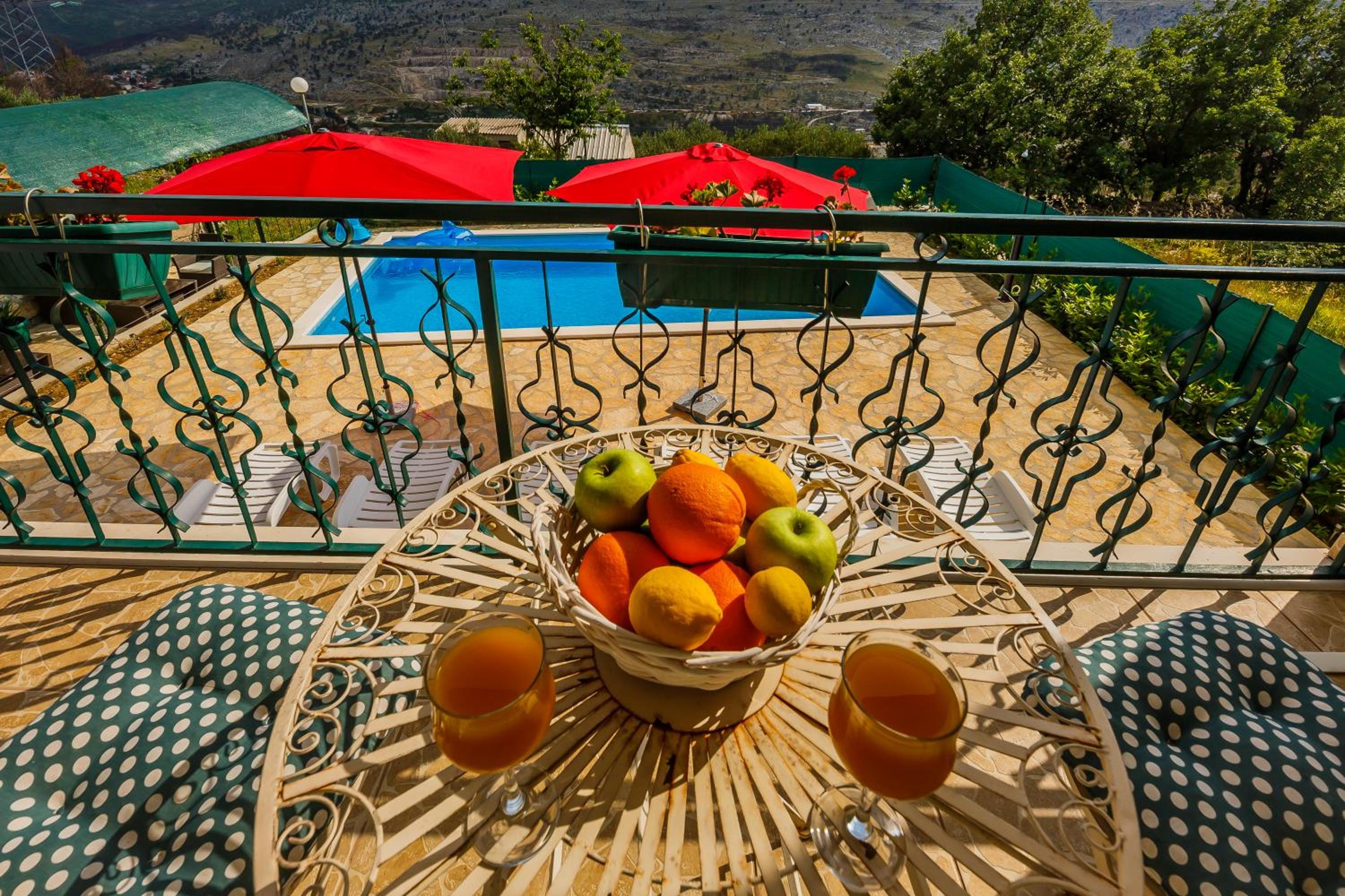 Hotel Holiday Home Cherry Tree - Image 1