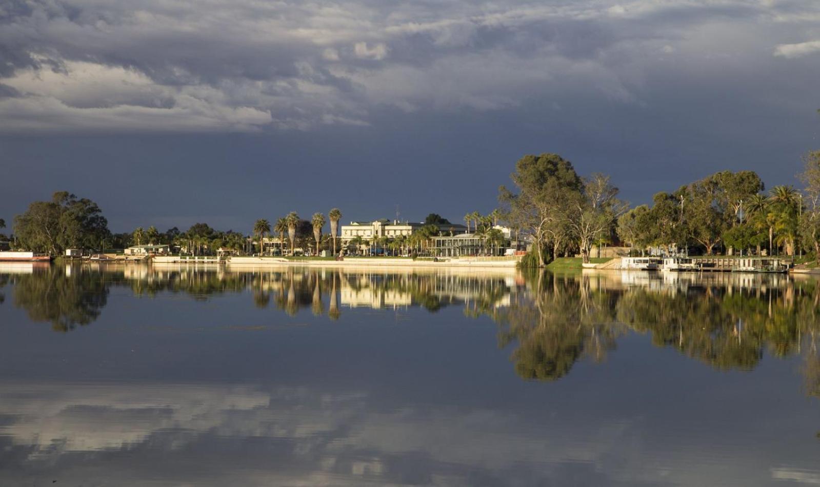 Renmark River Villas and Boats & Bedzzz
