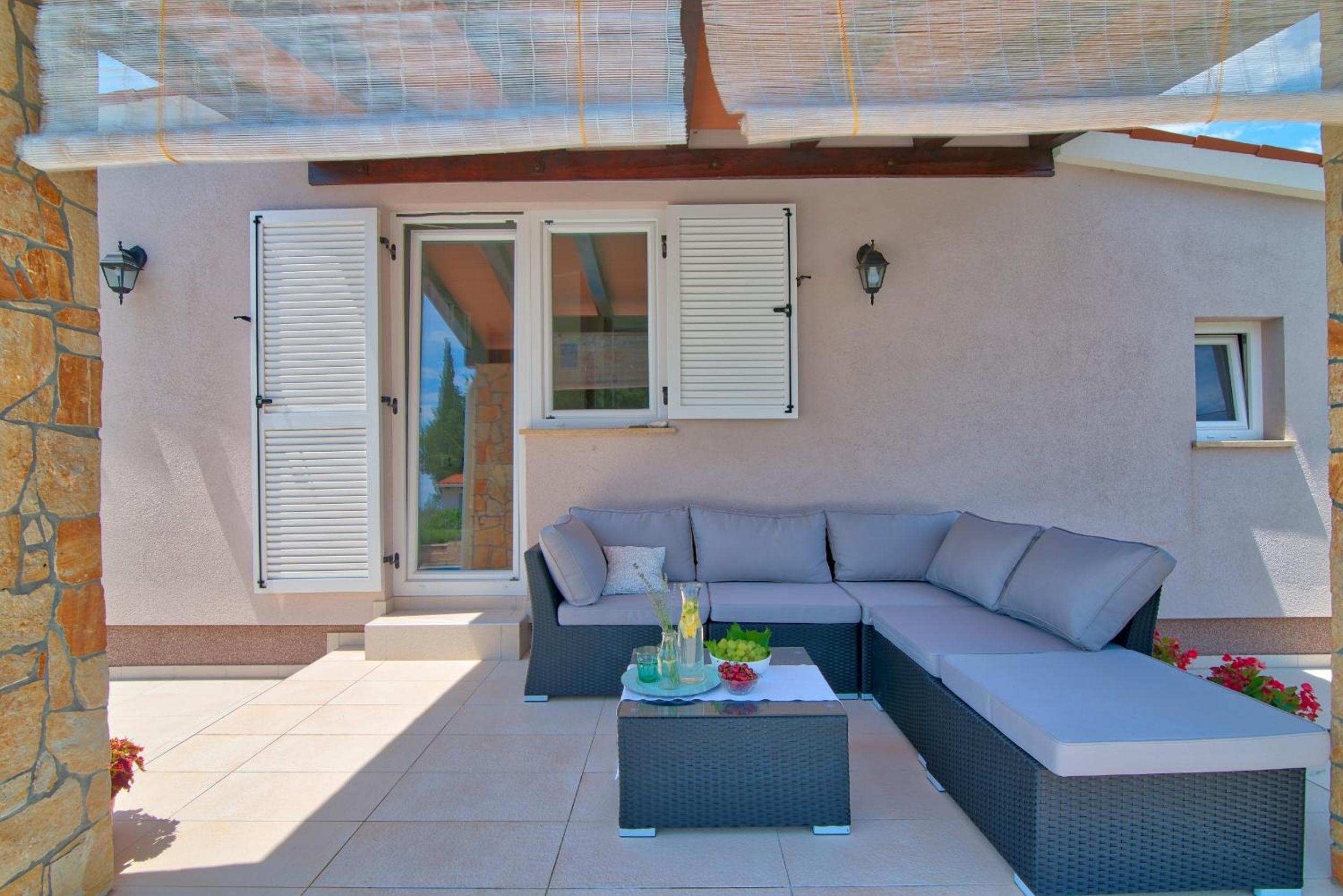 Family Holiday House Harriet view 3