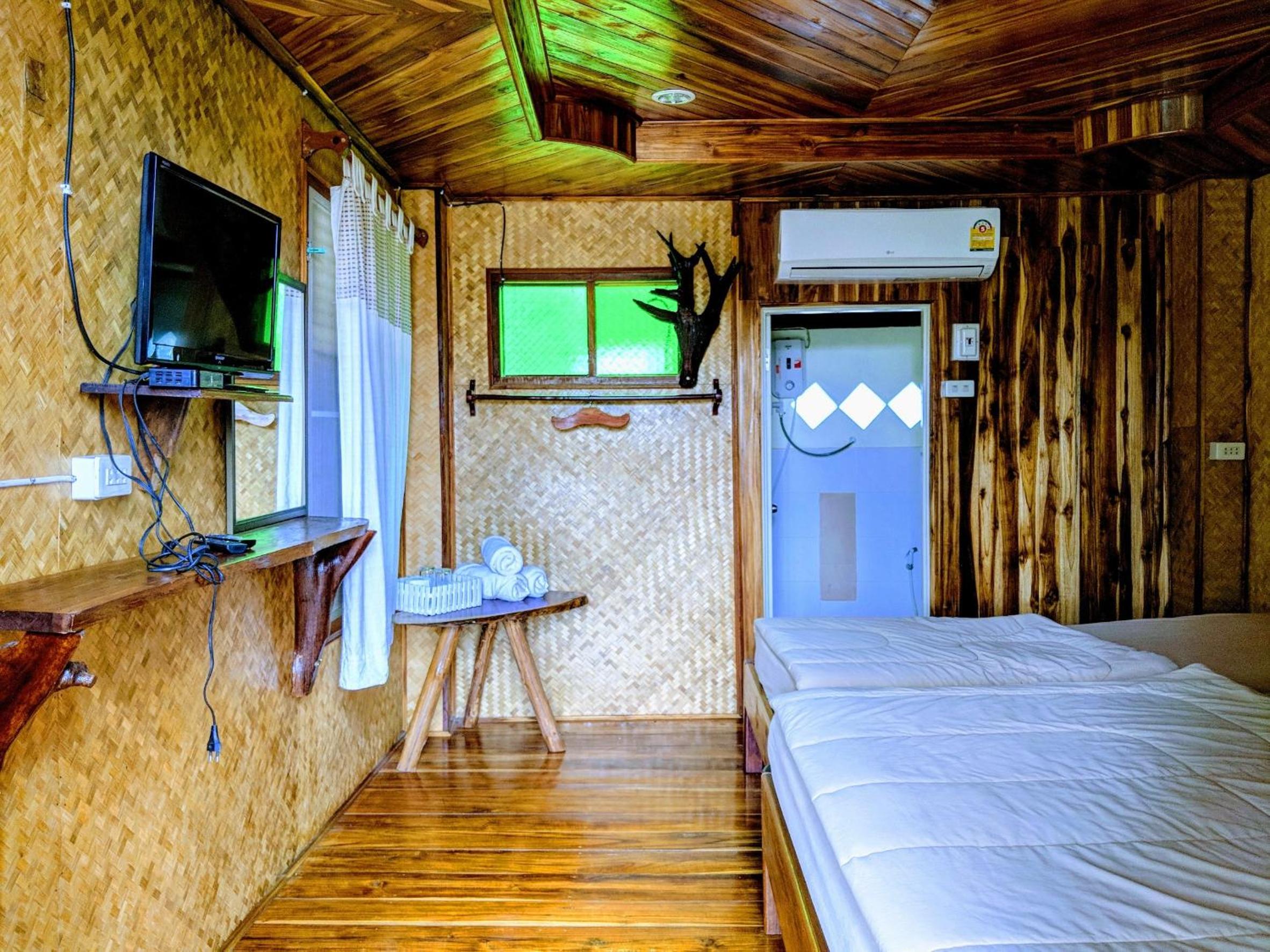 Bansuanphuhong Resort