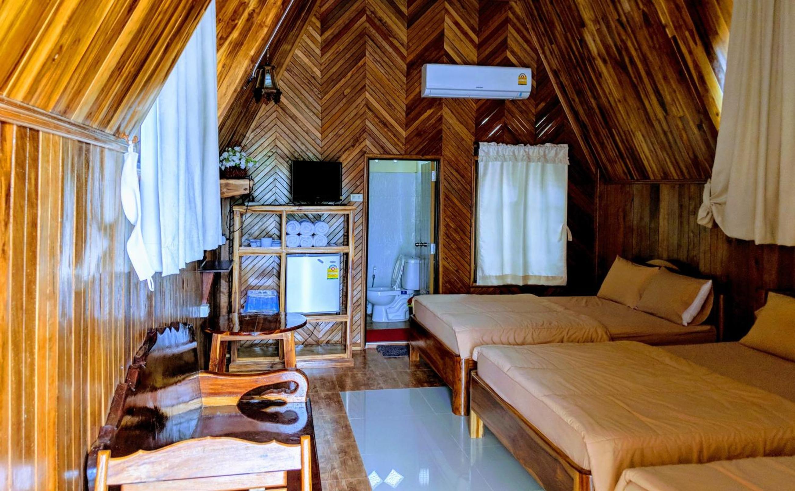 Bansuanphuhong Resort