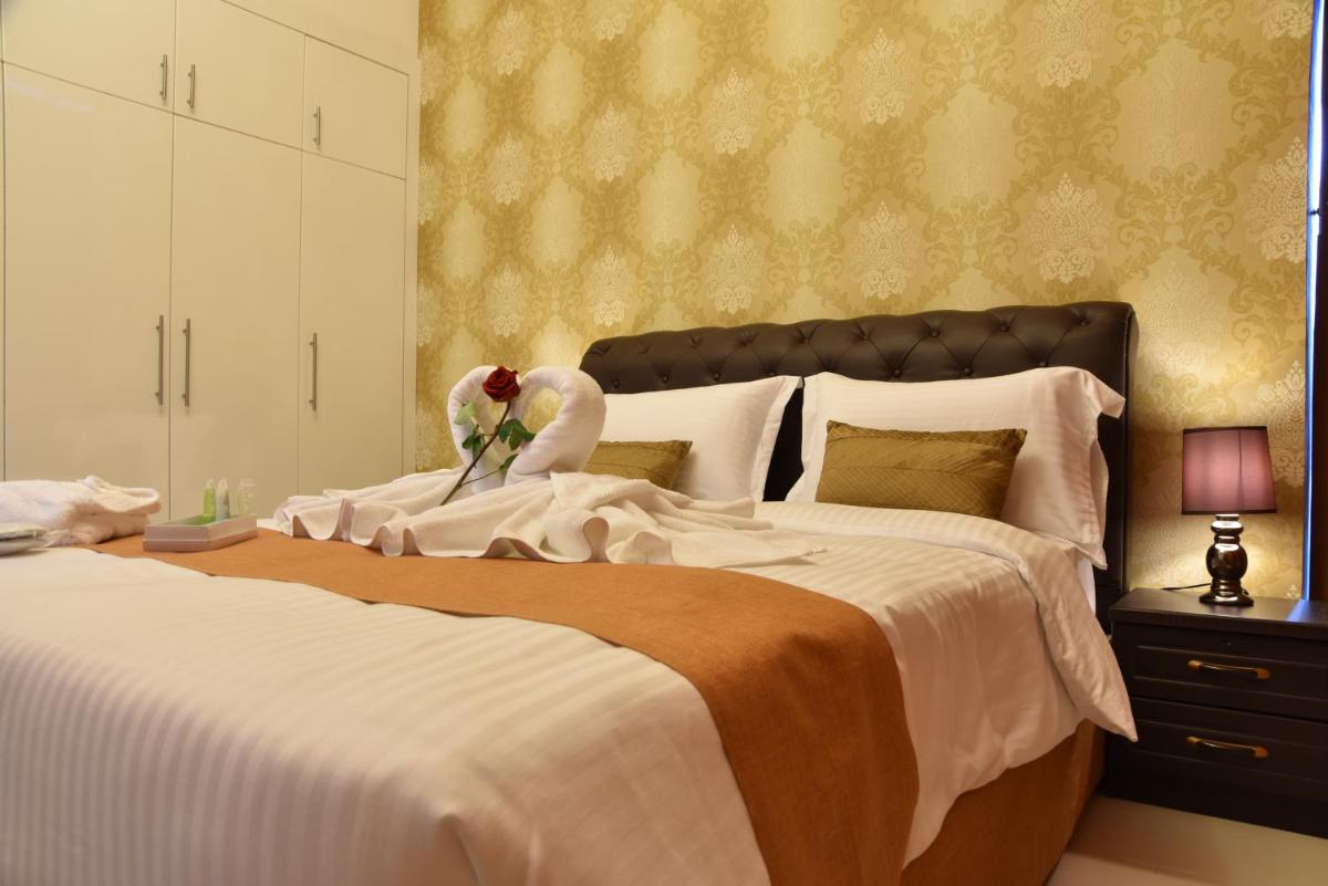 Golden Stay Vacation Homes continental tower marina