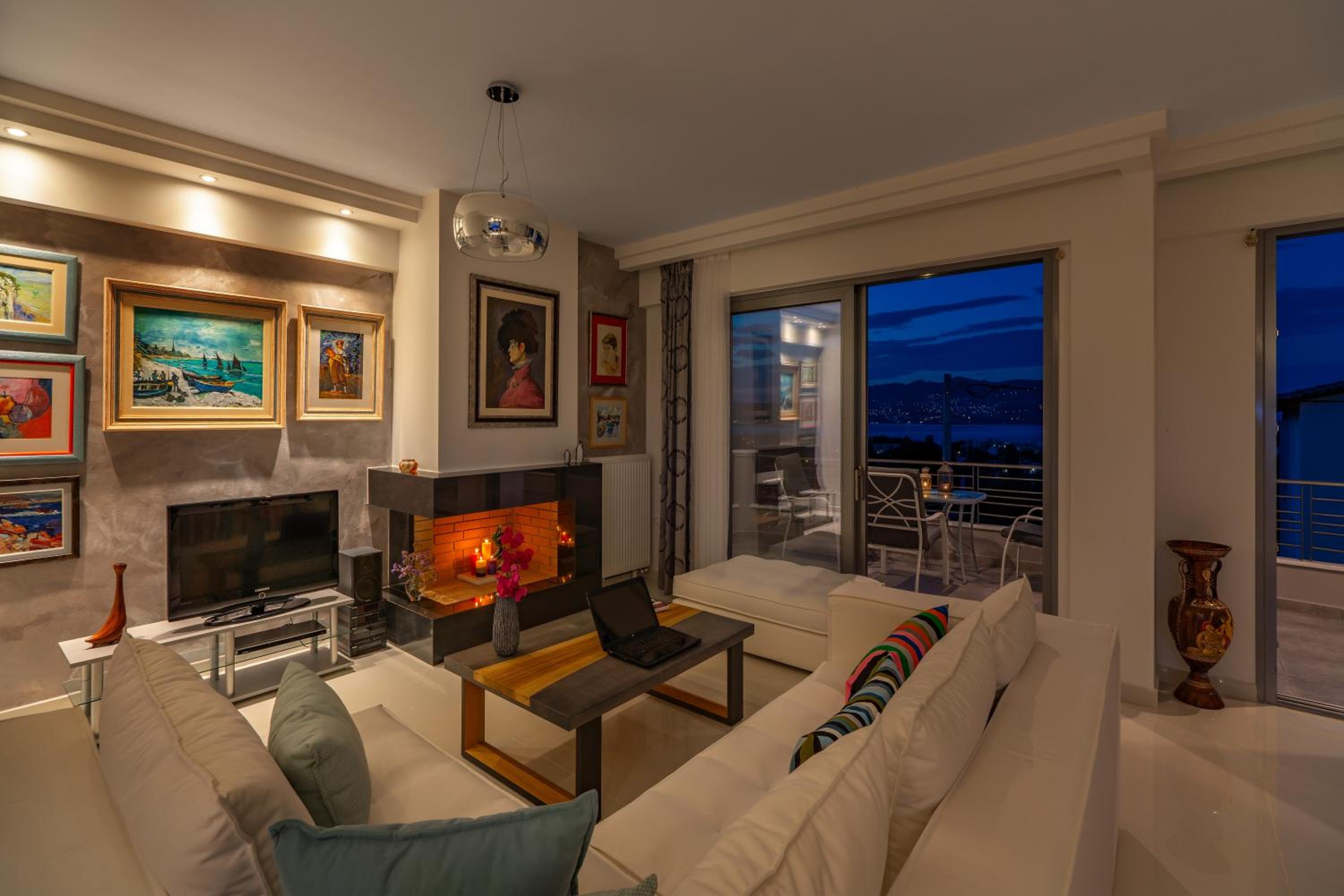 Hotel luxurious house near the sea - Image 1