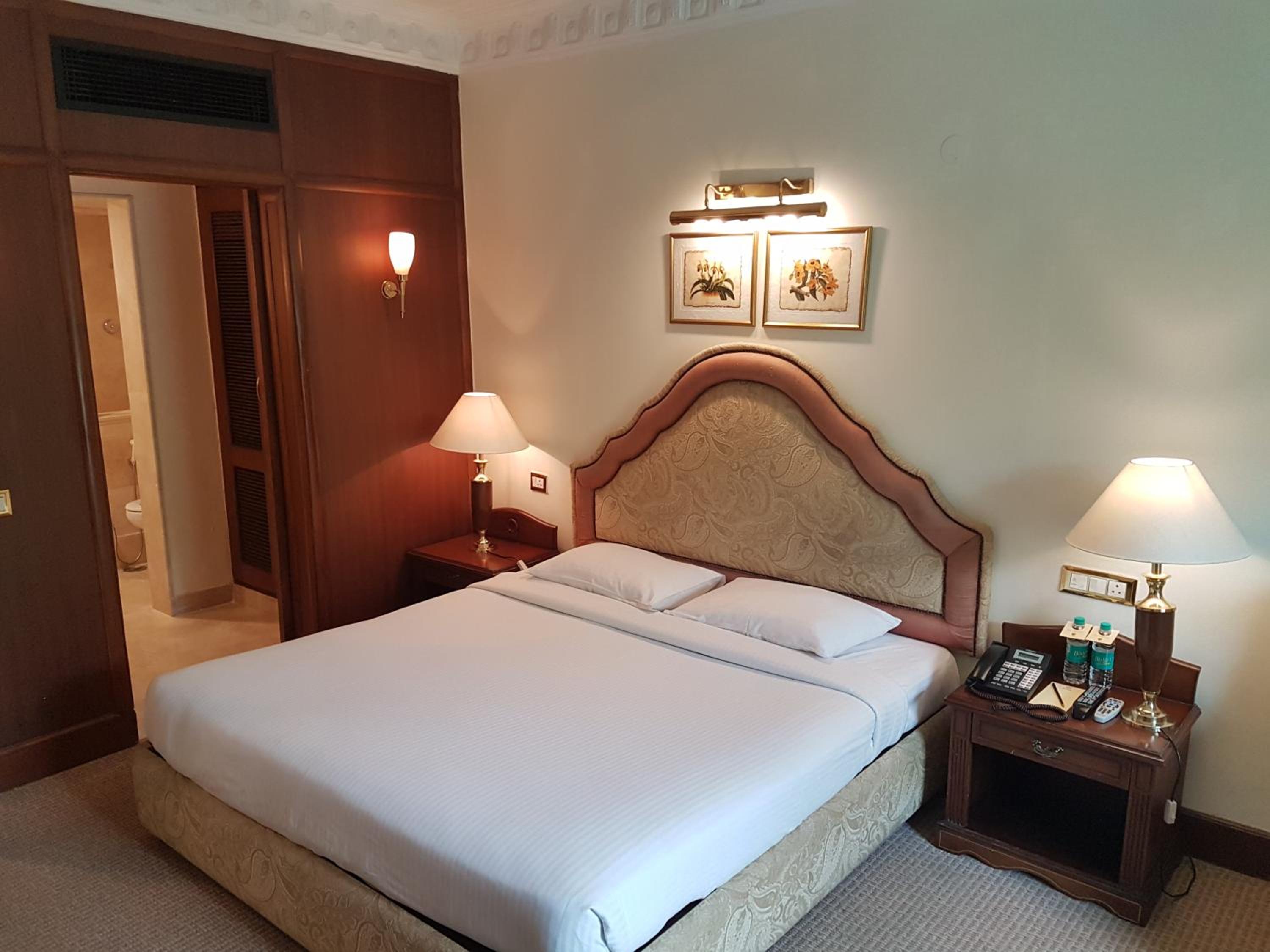 The Palms Town & Country Club - Resort