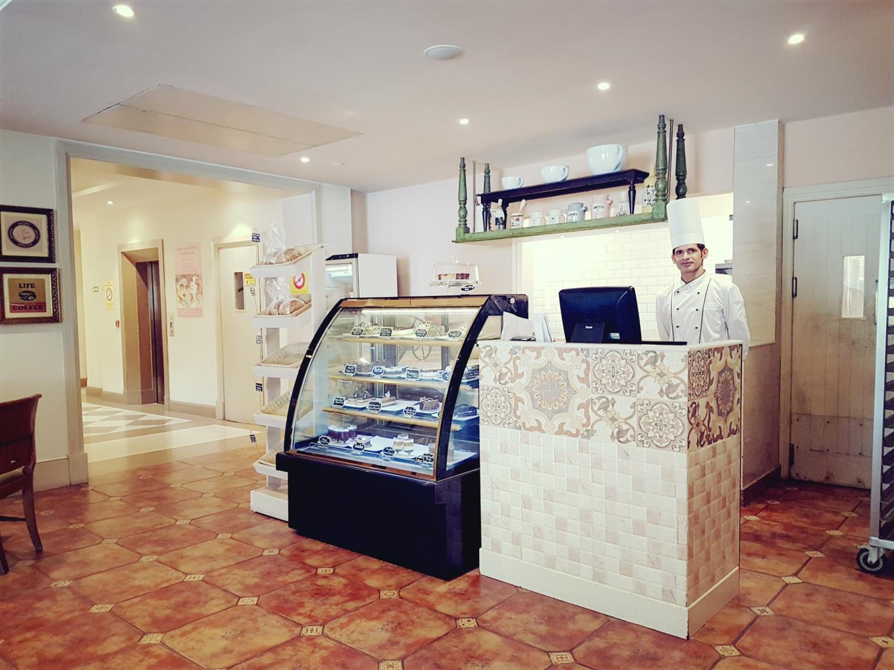 The Palms Town & Country Club - Resort