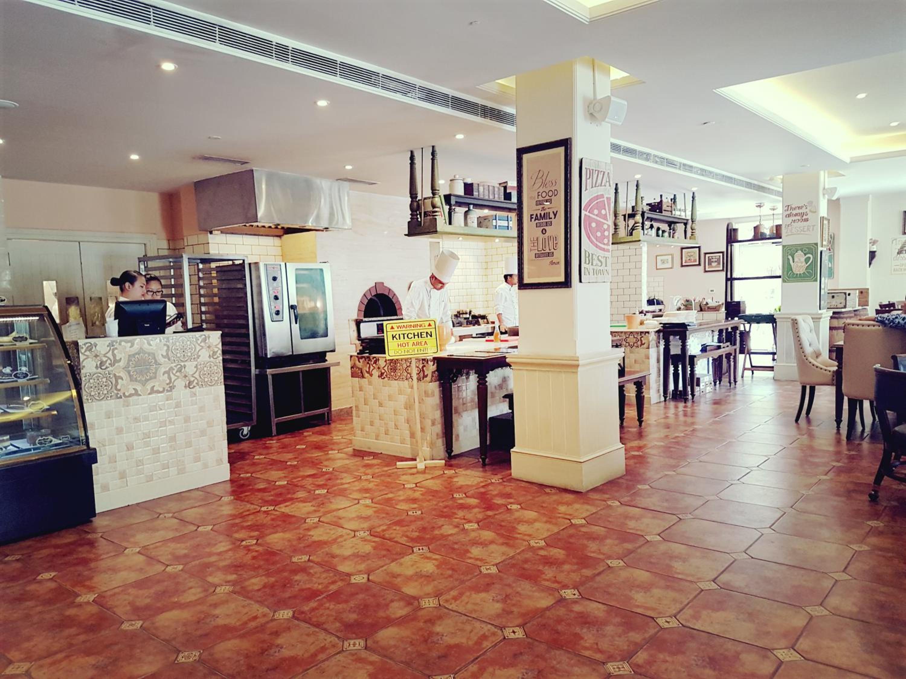 The Palms Town & Country Club - Resort