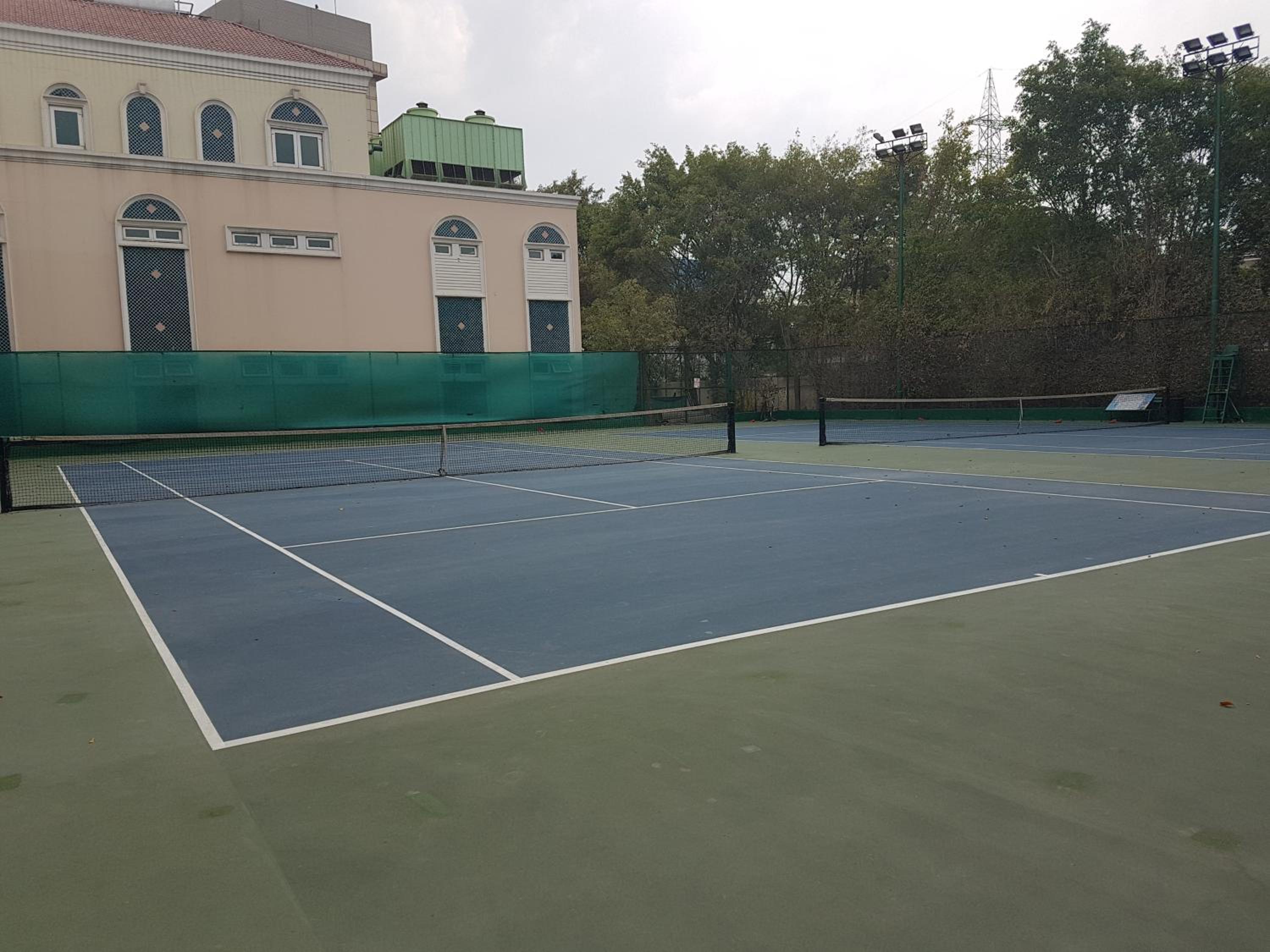 The Palms Town & Country Club - Resort