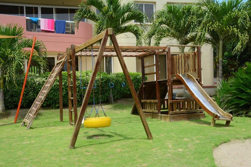 Playa Almendro Resort