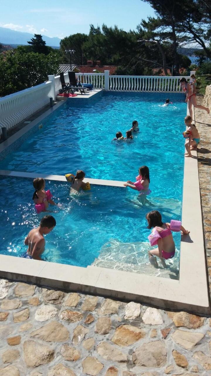 Photo 33