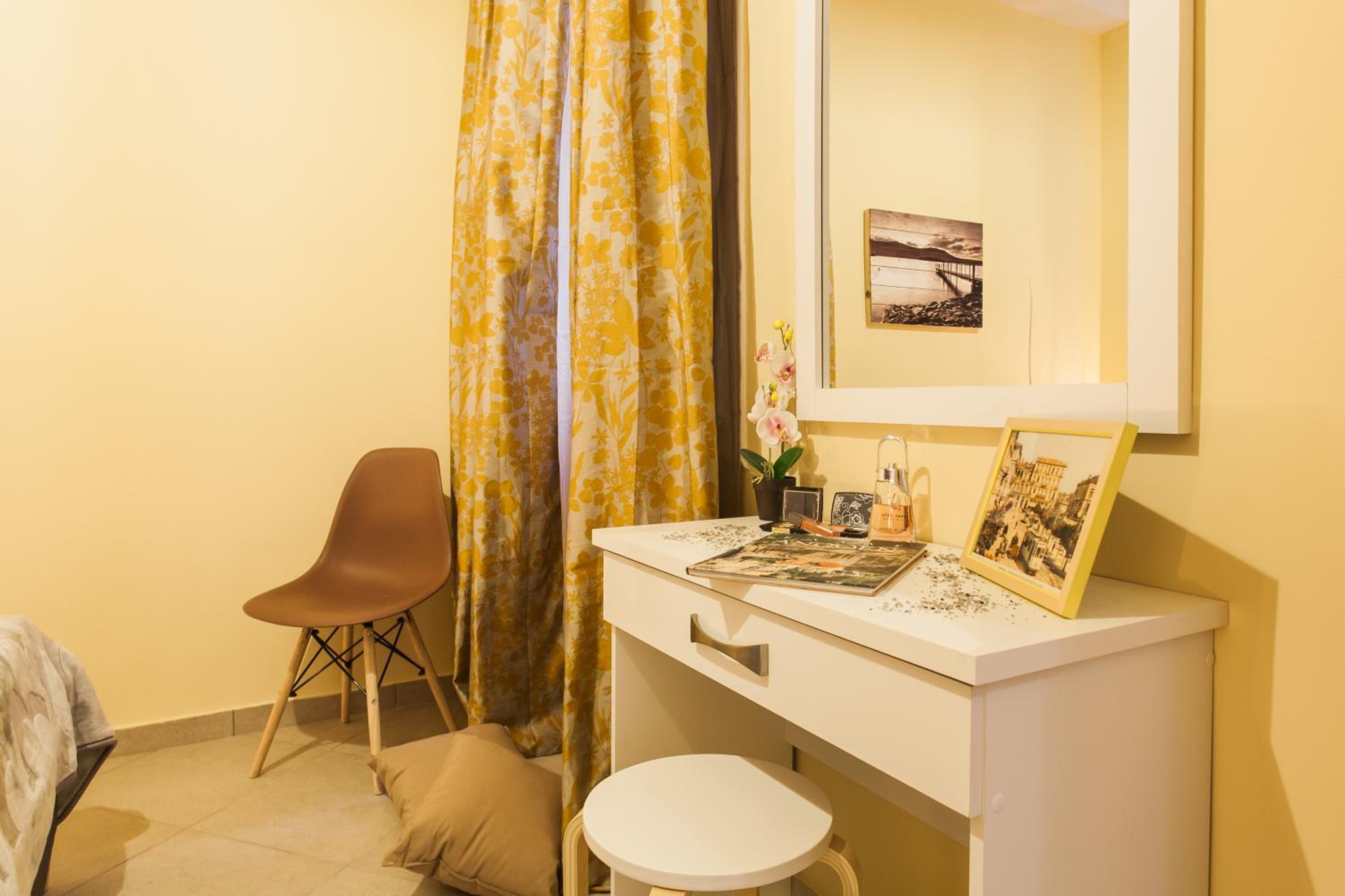 Safe, Central, Smart Double Rooms in apartment, next metro station walk to Acropolis photo 3